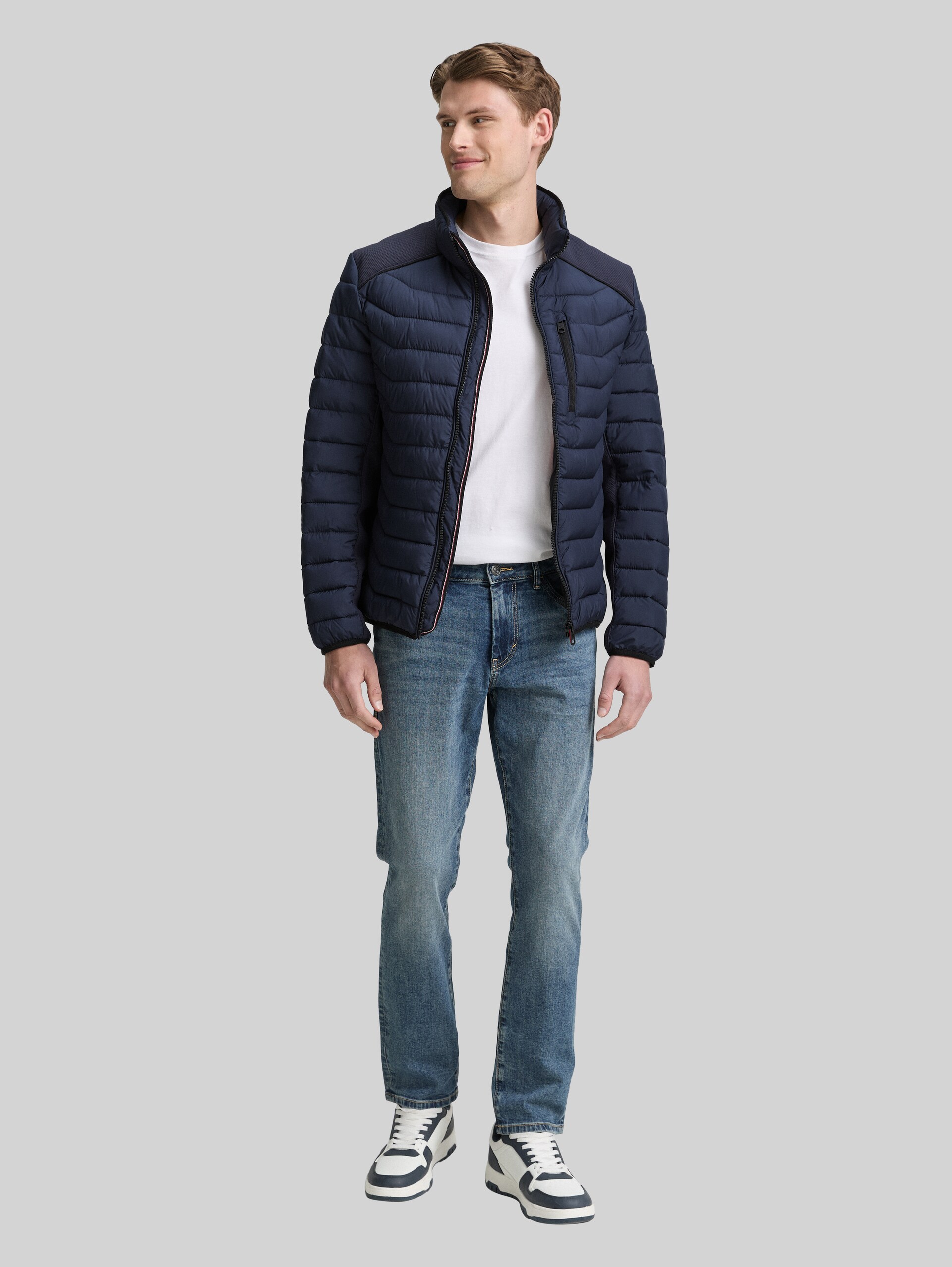 Lightweight hybrid quilted jacket - sky captain blue - side model view