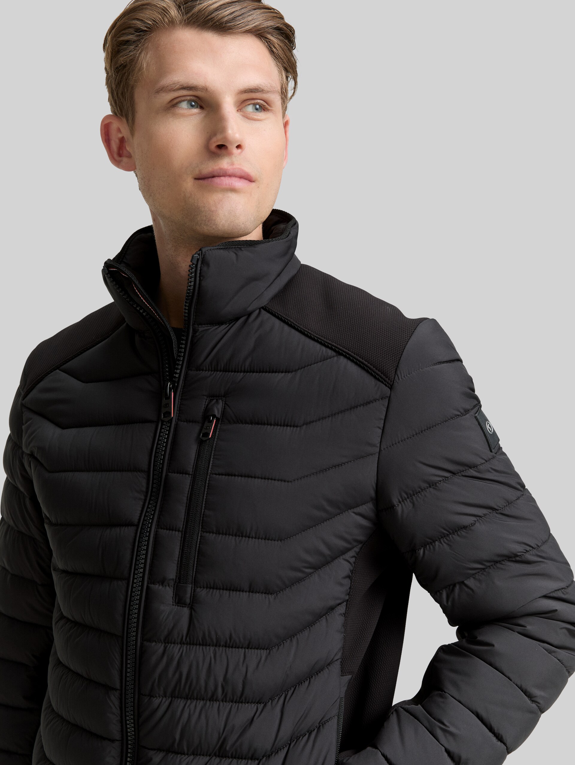 Lightweight hybrid quilted jacket - Black - Detail model view