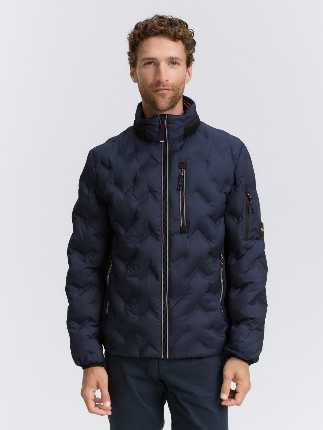 Hybrid Steppjacke mit verstaubarer Kapuze - sky captain blue - Model-Vorderansicht