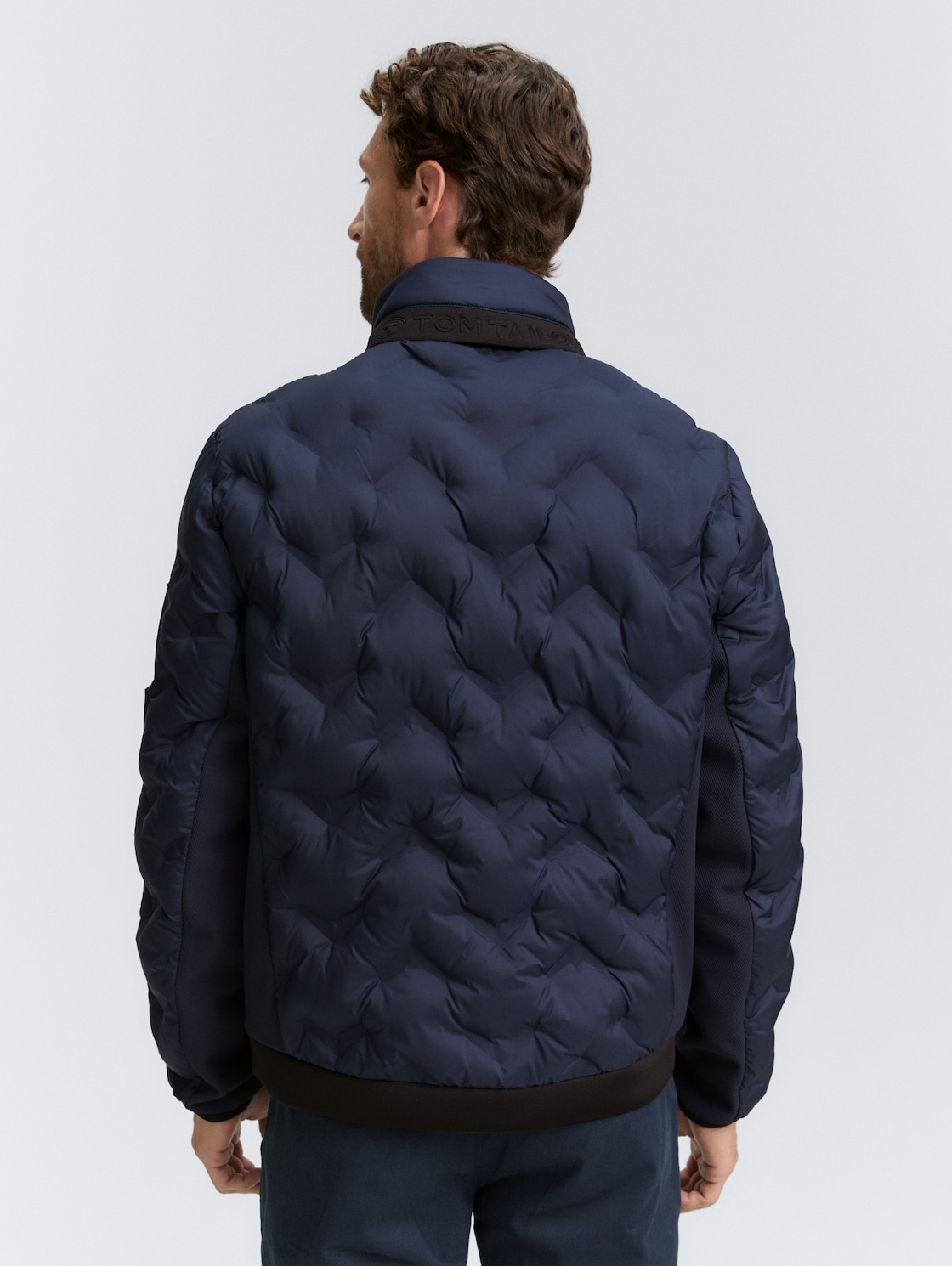Hybrid Steppjacke mit verstaubarer Kapuze - sky captain blue - Model-Rückansicht