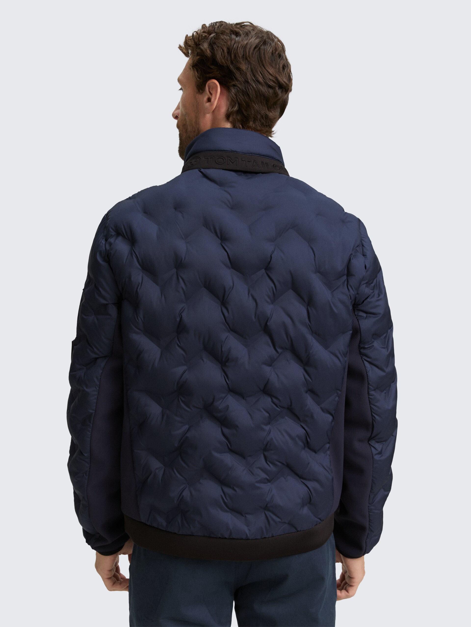 Hybrid Steppjacke mit verstaubarer Kapuze - sky captain blue - Model-Rückansicht