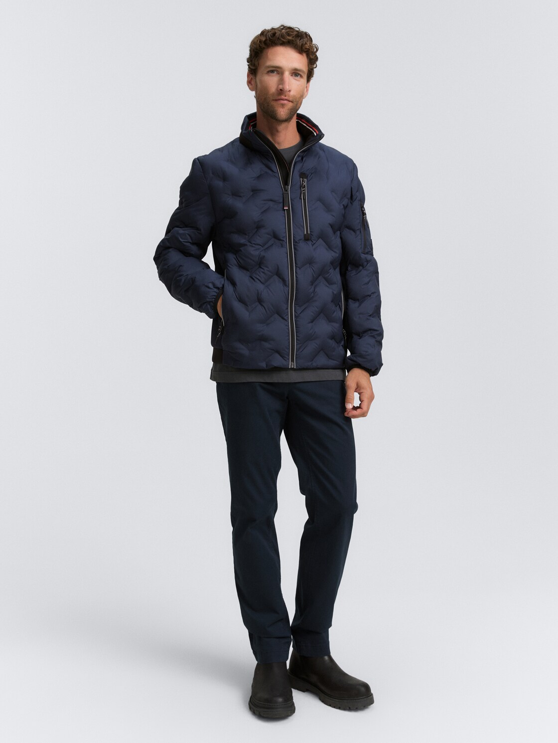 Hybrid Steppjacke mit verstaubarer Kapuze - sky captain blue - seitliche Model-Ansicht