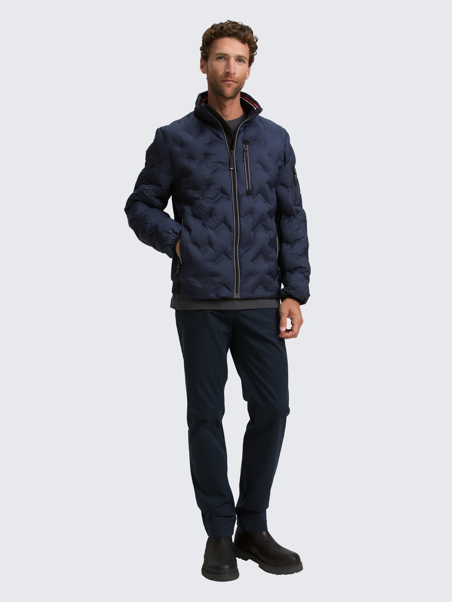 Hybrid Steppjacke mit verstaubarer Kapuze - sky captain blue - seitliche Model-Ansicht
