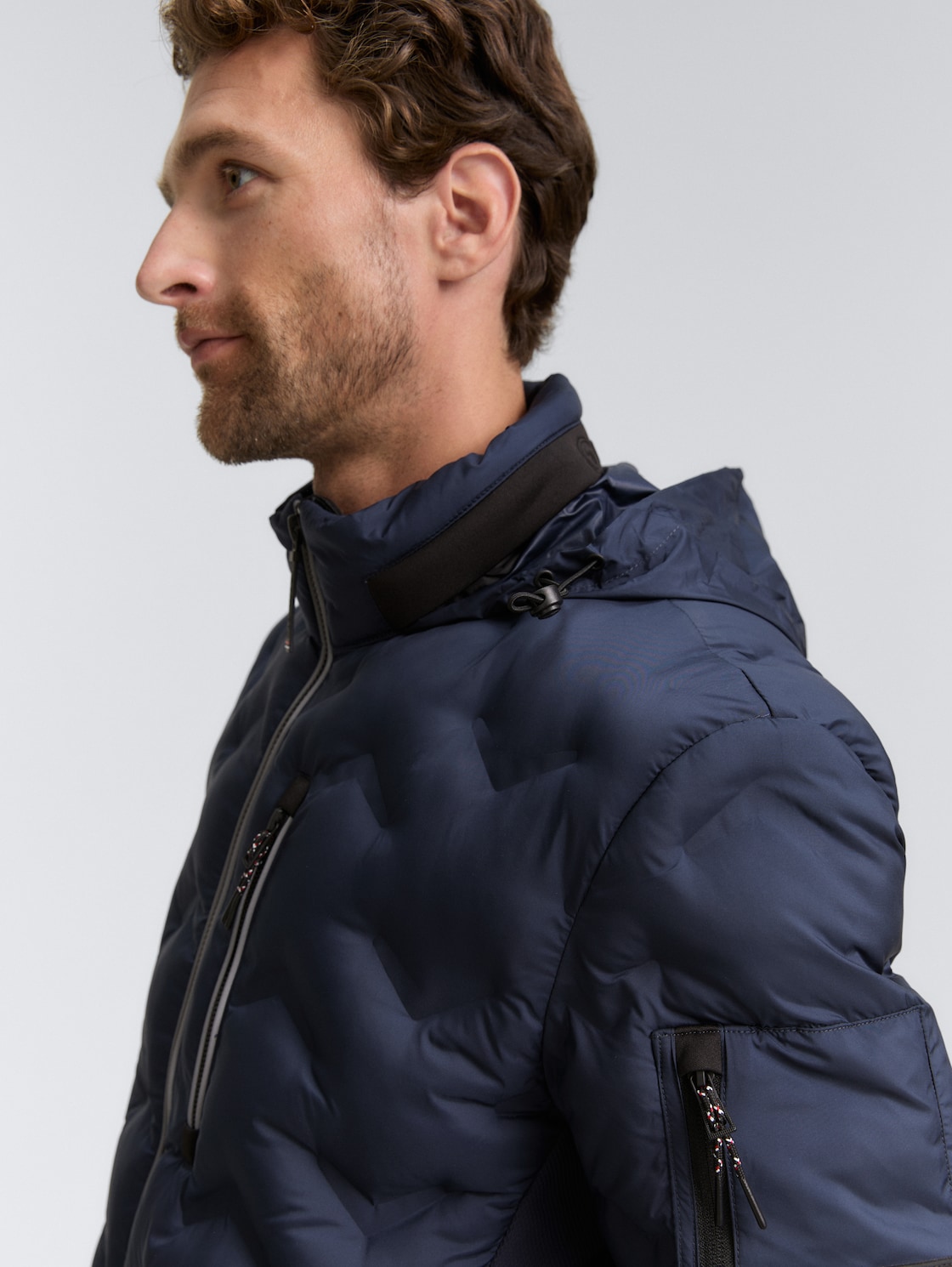 Hybrid Steppjacke mit verstaubarer Kapuze - sky captain blue - Detail-Model-Ansicht