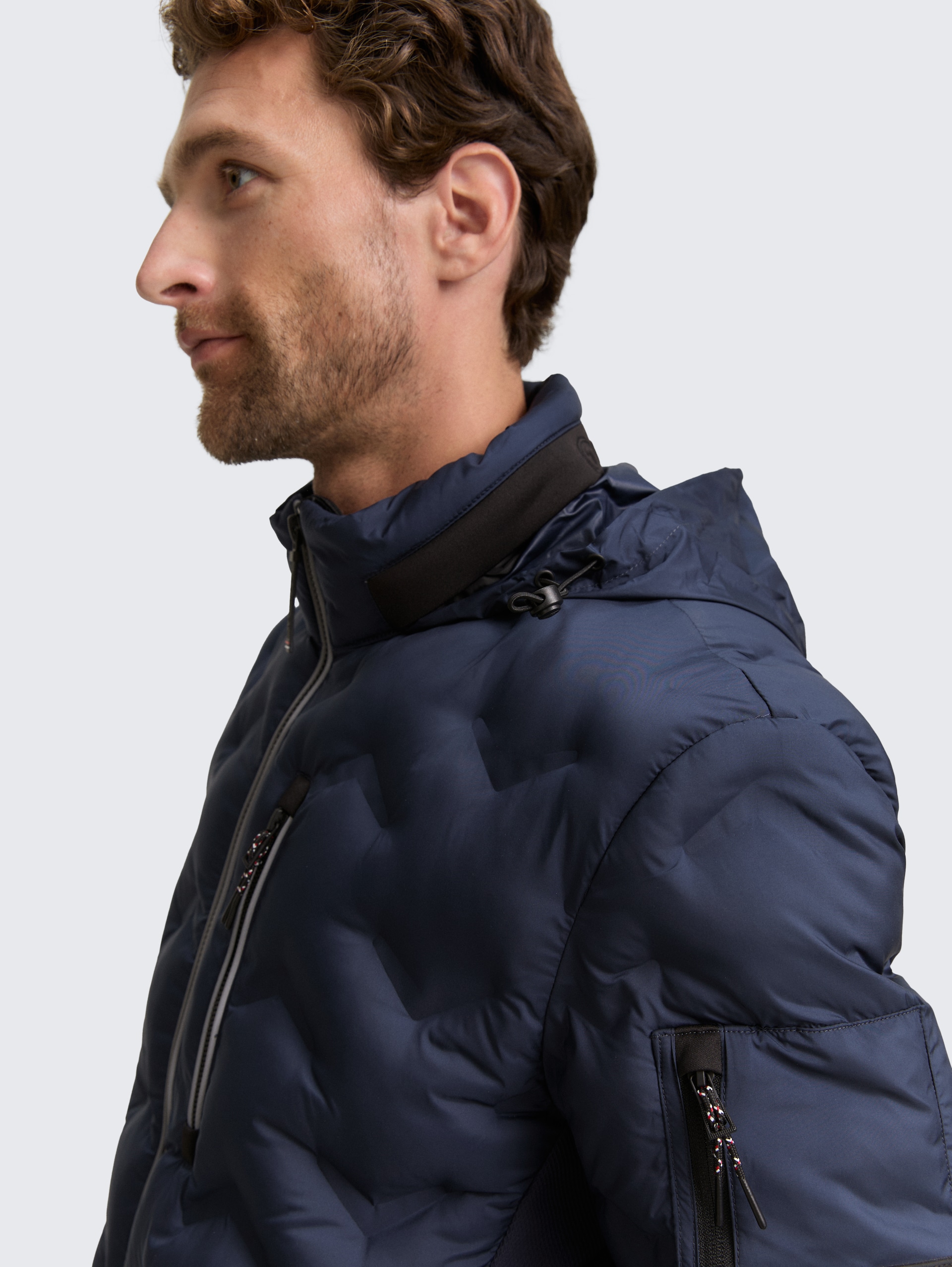 Hybrid Steppjacke mit verstaubarer Kapuze - sky captain blue - Detail-Model-Ansicht
