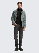 Hybrid Steppjacke mit verstaubarer Kapuze - washed jasper green - seitliche Model-Ansicht