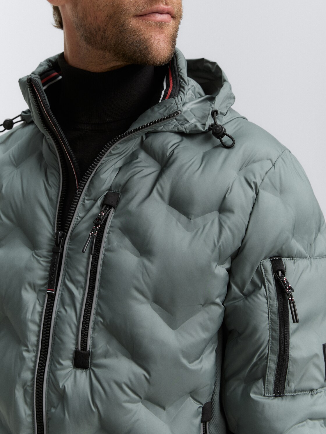 Hybrid Steppjacke mit verstaubarer Kapuze - washed jasper green - Detail-Model-Ansicht