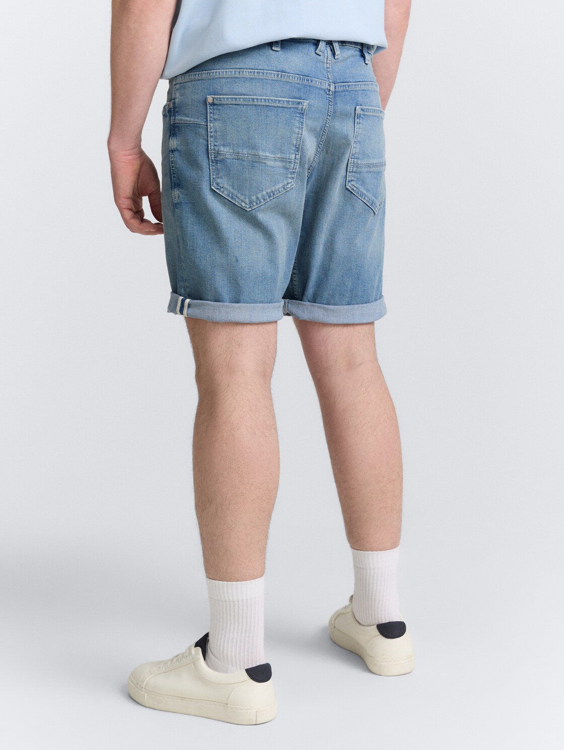 Plus Size - TTPLUS REGULAR FIT Jeans Shorts - Used Light Stone Blue Denim - Auschnitt Model-Rückansicht