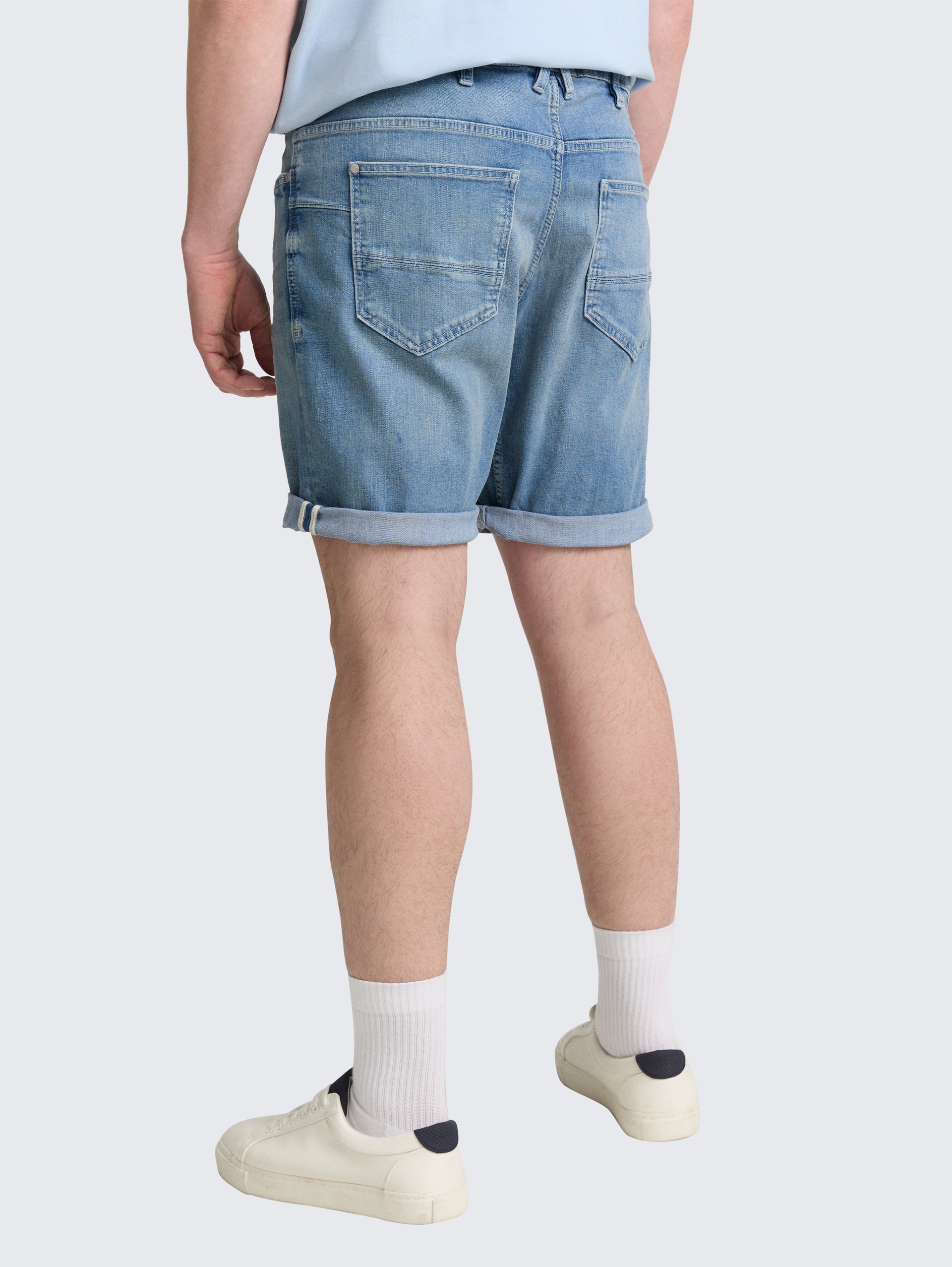Plus Size - TTPLUS REGULAR FIT Jeans Shorts - Used Light Stone Blue Denim - Auschnitt Model-Rückansicht