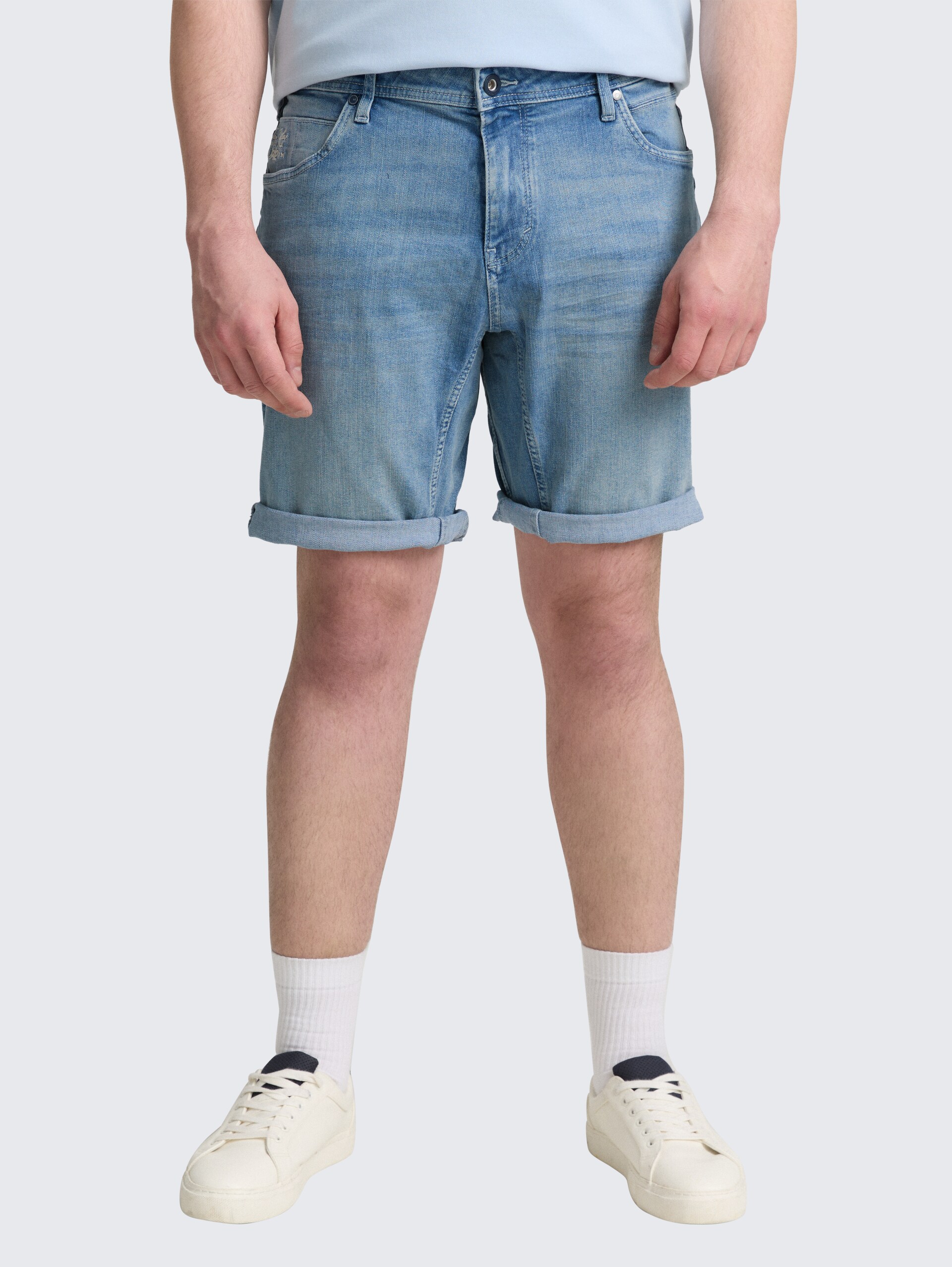 Plus Size - TTPLUS REGULAR FIT Jeans Shorts - Used Light Stone Blue Denim - Ausschnitt Model-Vorderansicht