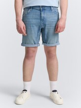Plus Size - TTPLUS REGULAR FIT Jeans Shorts - Used Light Stone Blue Denim - Ausschnitt Model-Vorderansicht