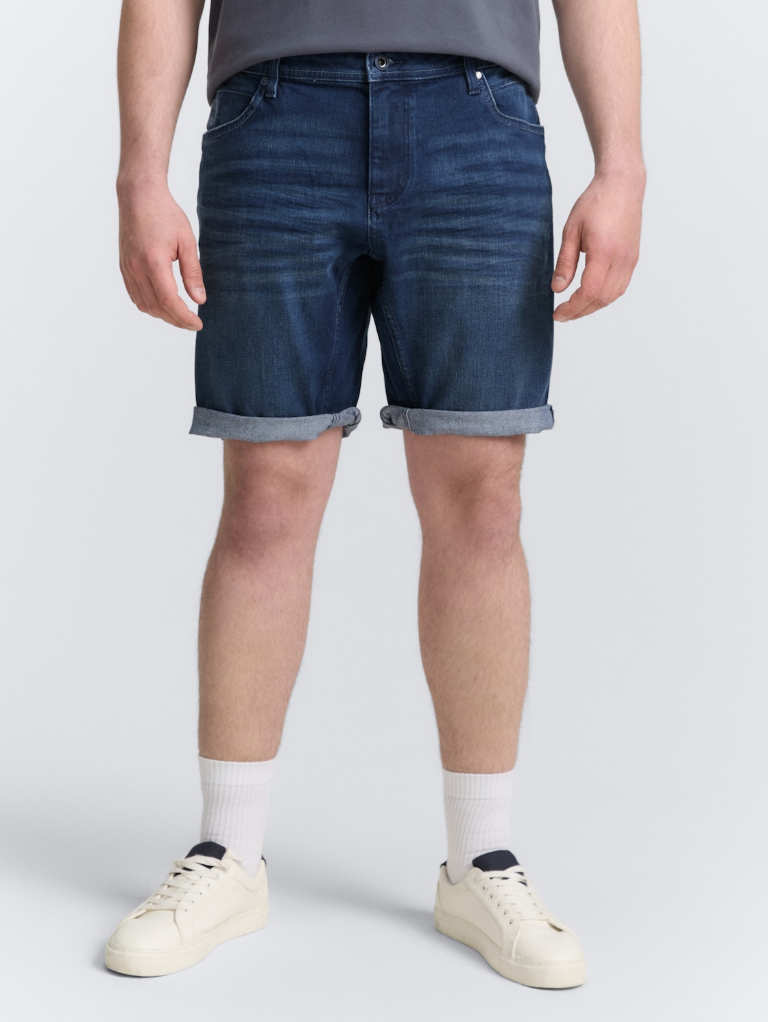 Plus Size - TTPLUS REGULAR FIT Jeans Shorts - Used Dark Stone Blue Denim - Ausschnitt Model-Vorderansicht