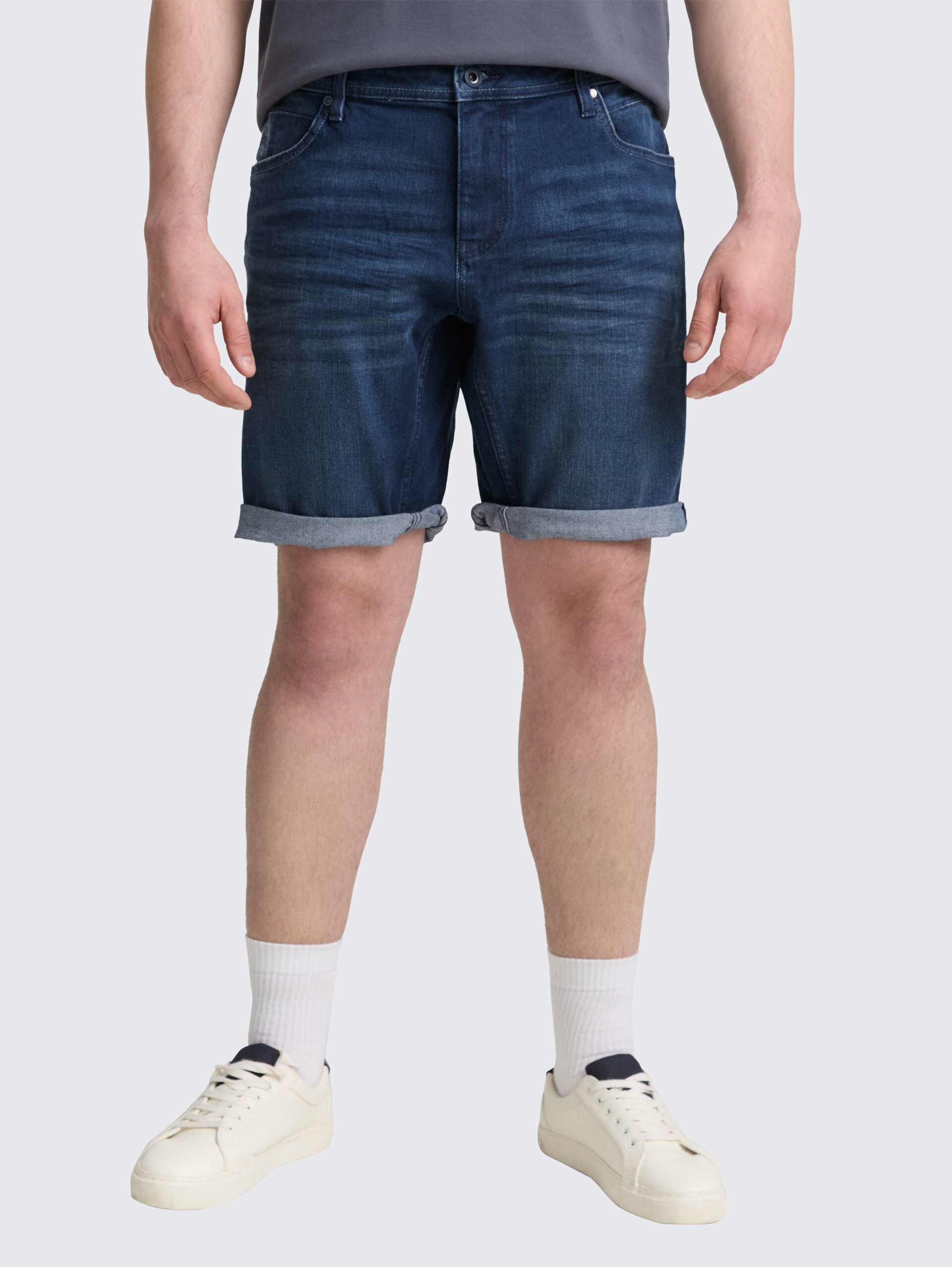Plus Size - TTPLUS REGULAR FIT Jeans Shorts - Used Dark Stone Blue Denim - Ausschnitt Model-Vorderansicht