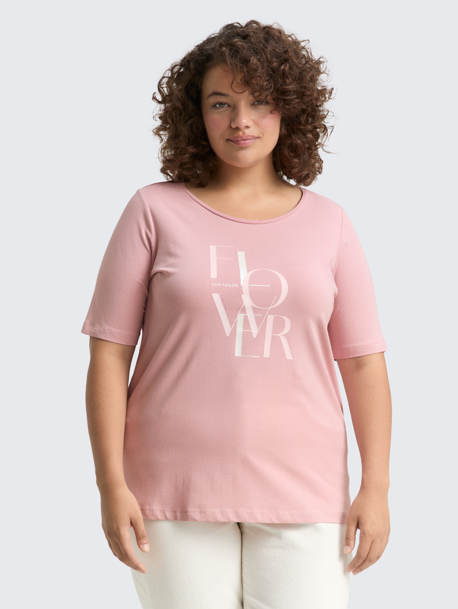Plus Size - T-Shirt mit Print - Morning Pink - Ausschnitt Model-Vorderansicht