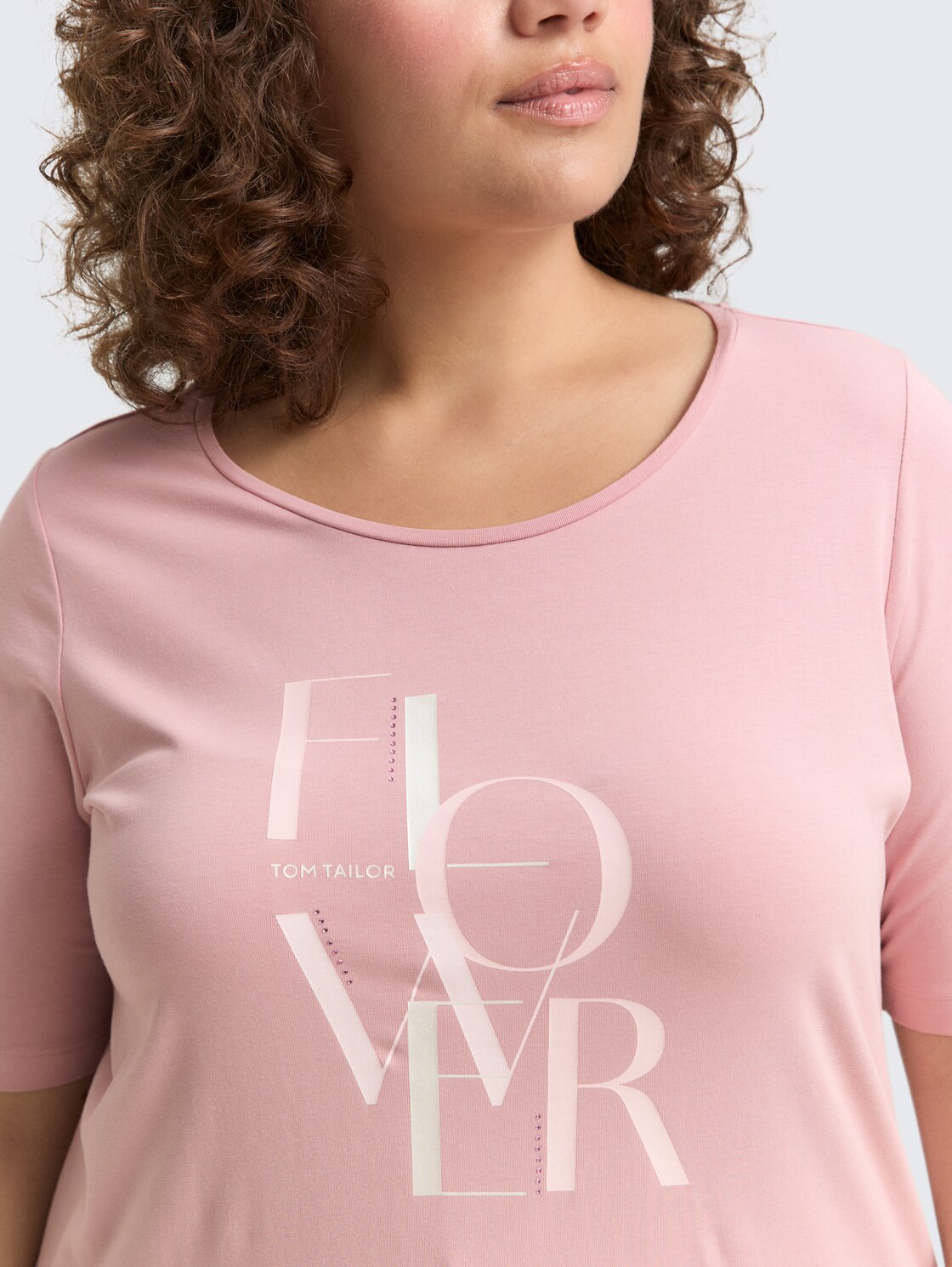 Plus Size - T-Shirt mit Print - Morning Pink - Detail-Model-Ansicht