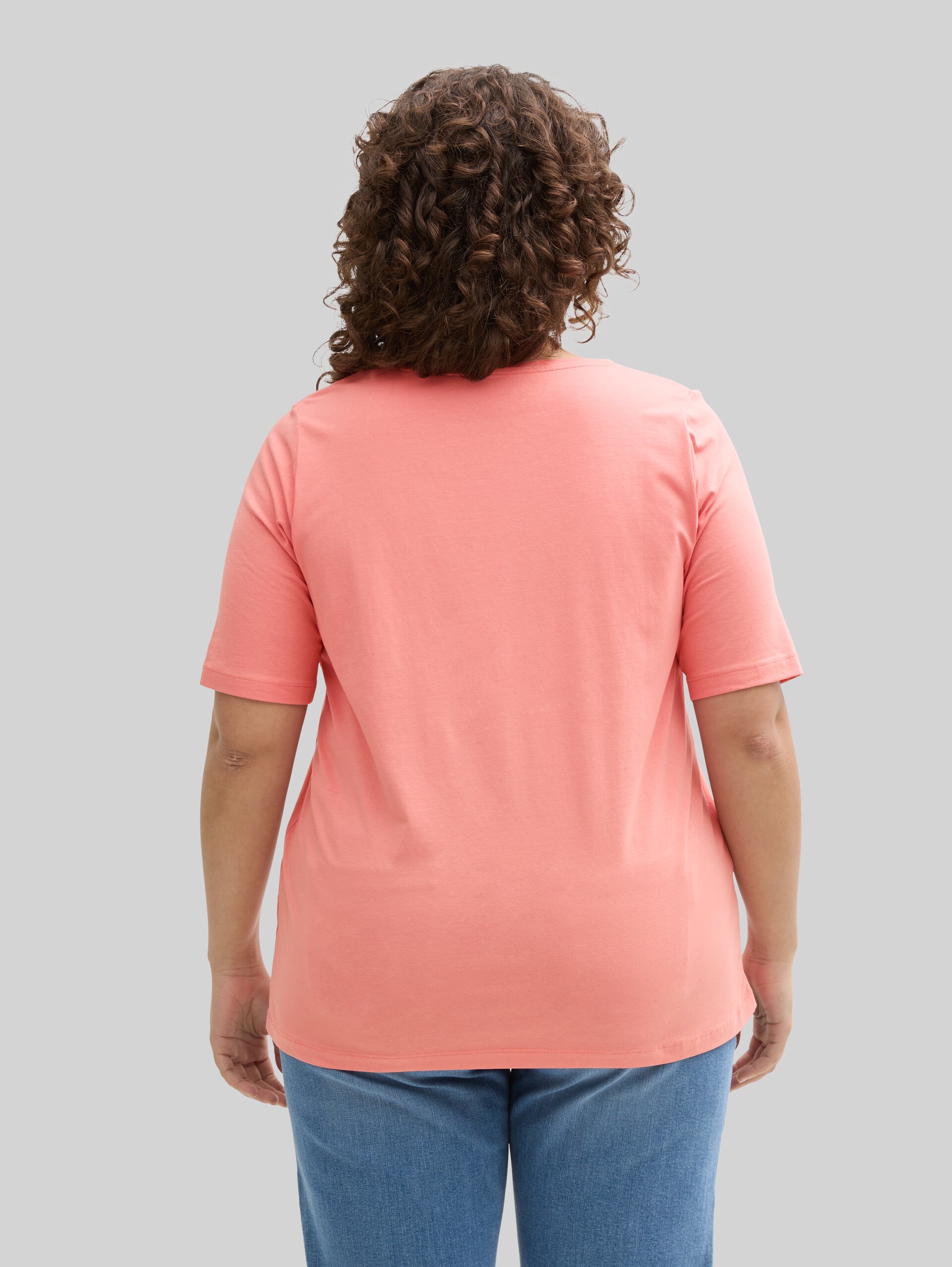 Plus Size - T-Shirt mit Print - rosewood pink - Auschnitt Model-Rückansicht