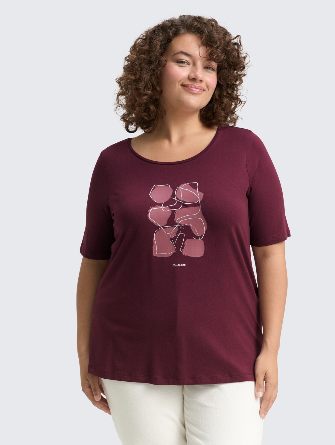 Plus Size - T-Shirt mit Print - bordeaux red - Ausschnitt Model-Vorderansicht