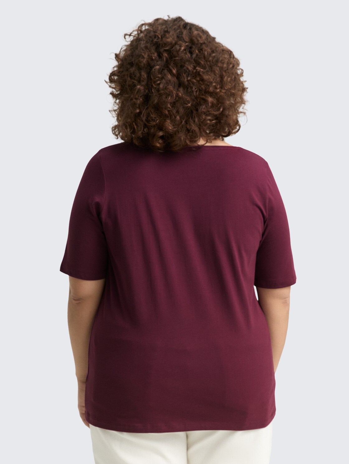Plus Size - T-Shirt mit Print - bordeaux red - Auschnitt Model-Rückansicht