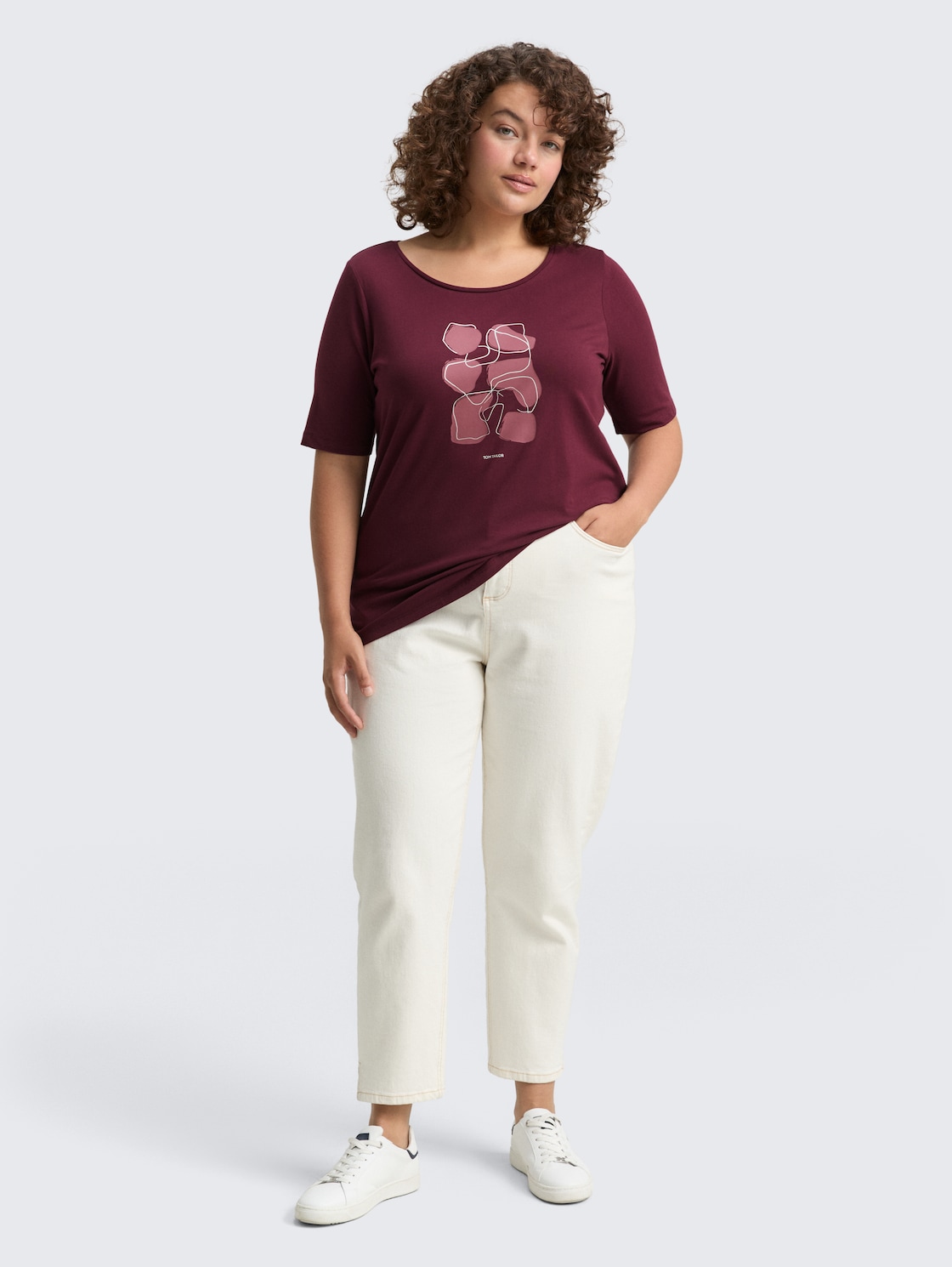 Plus Size - T-Shirt mit Print - bordeaux red - Model-Vorderansicht