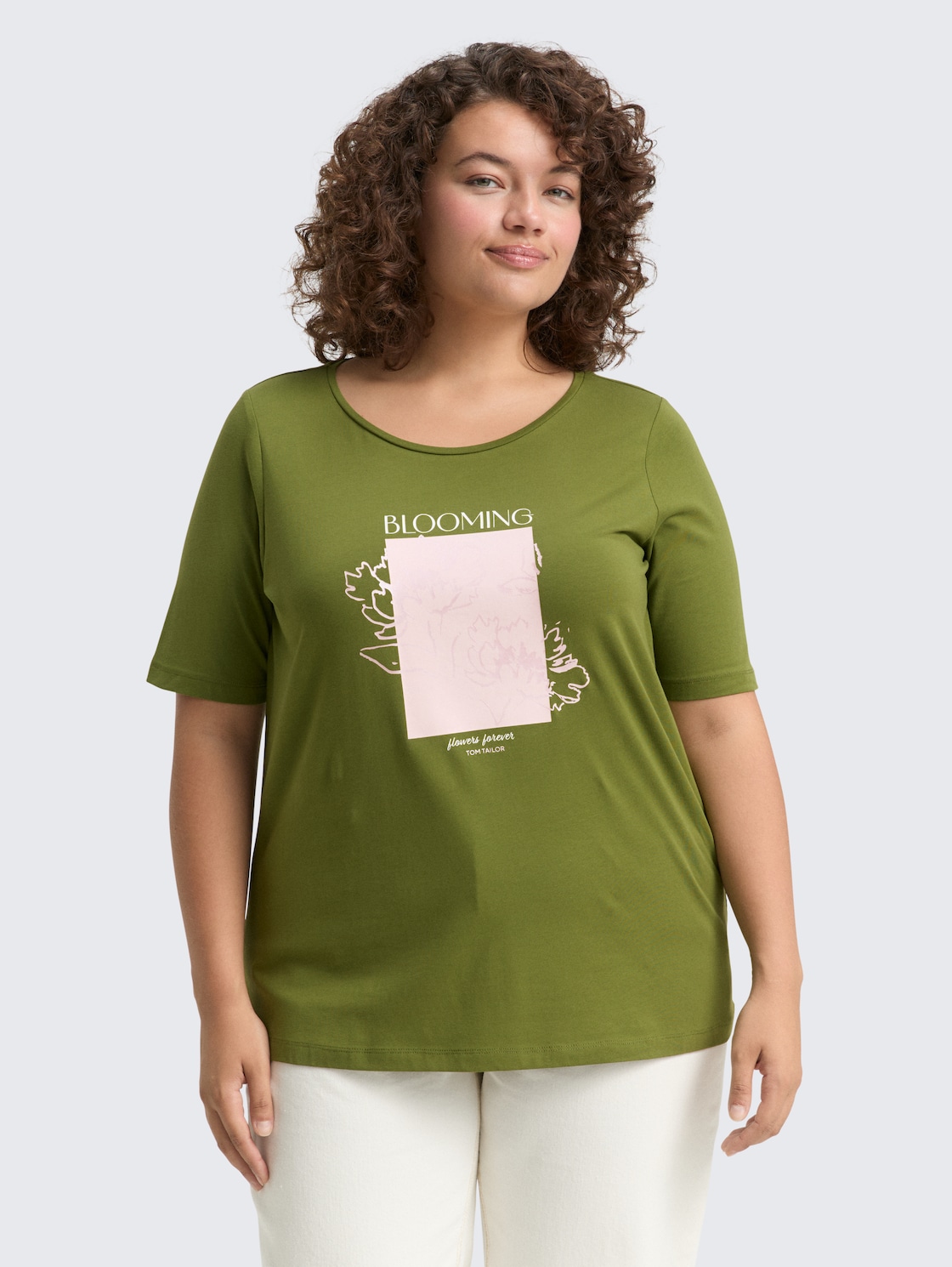Plus Size - T-Shirt mit Print - deep ivy green - Ausschnitt Model-Vorderansicht