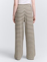 Pantalon en maille large - olive white stripe - Découpe Vue arrière du modèle