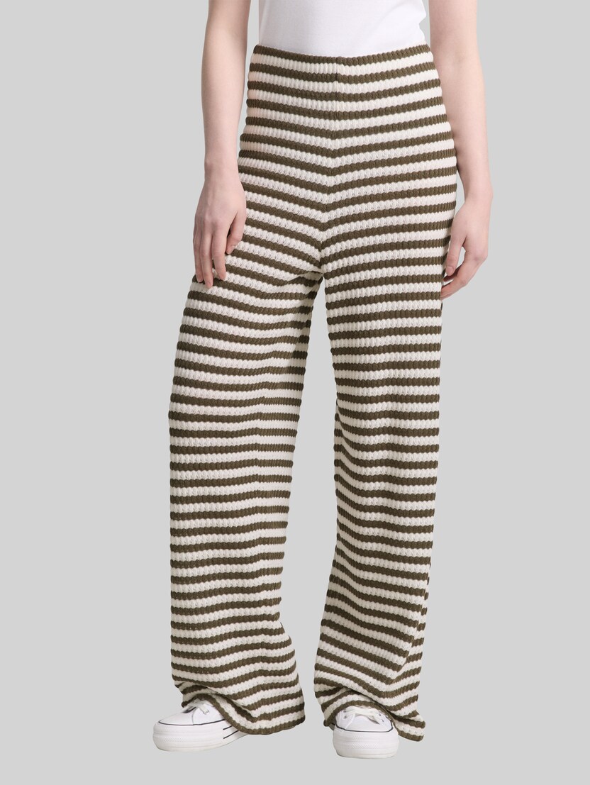Gebreide broek met wijde pijpen door Denim Female, olive white stripe