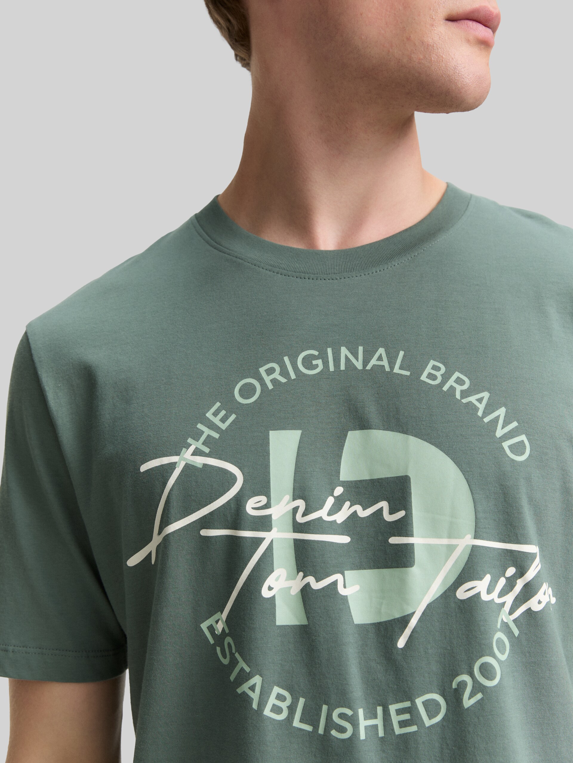 T-shirt met print in een set van 3 - washed jasper green - Detailaanzicht model
