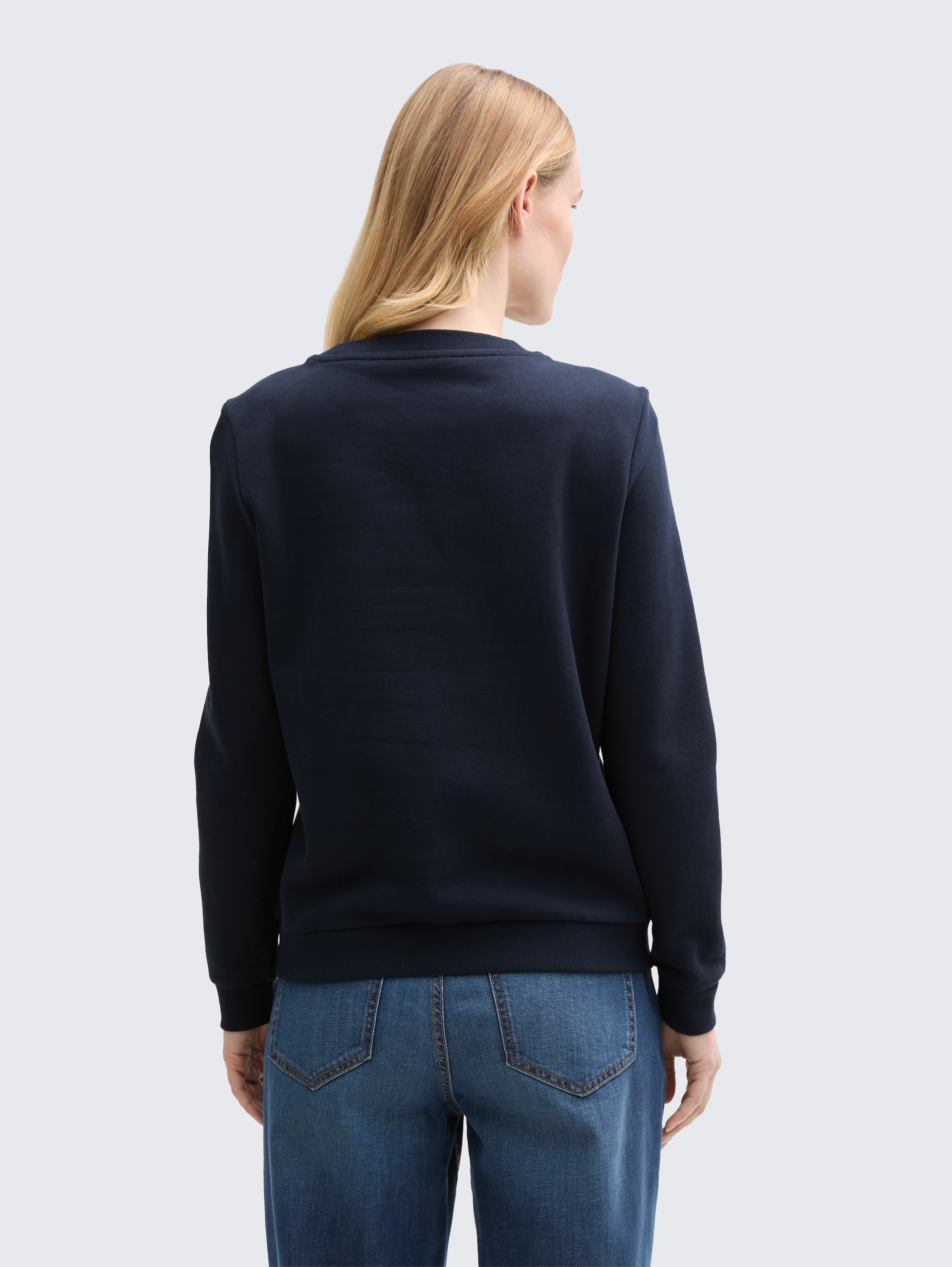 Loose Fit Sweatshirt mit Print - sky captain blue - Auschnitt Model-Rückansicht