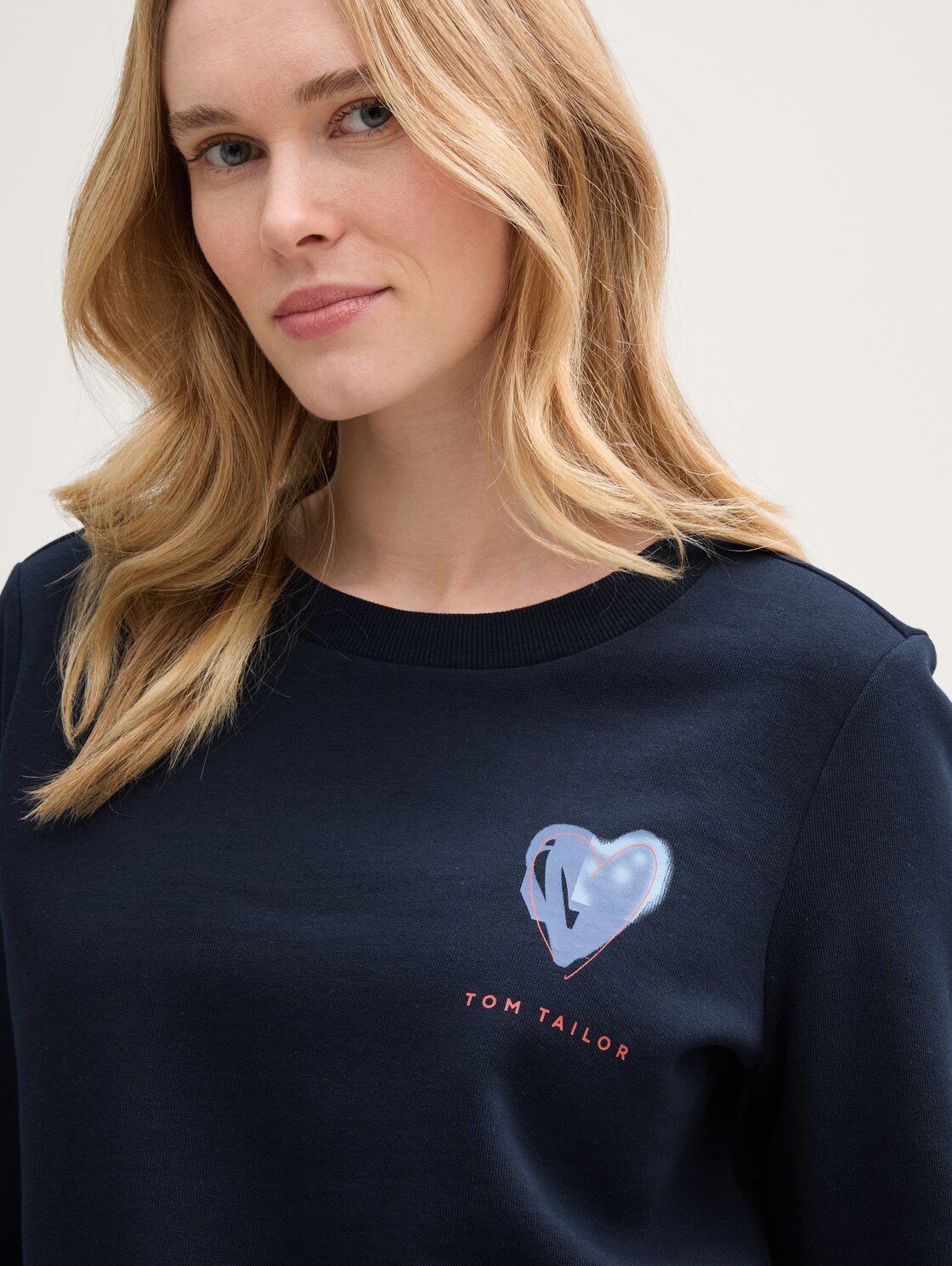 Loose Fit Sweatshirt mit Print - sky captain blue - Detail-Model-Ansicht