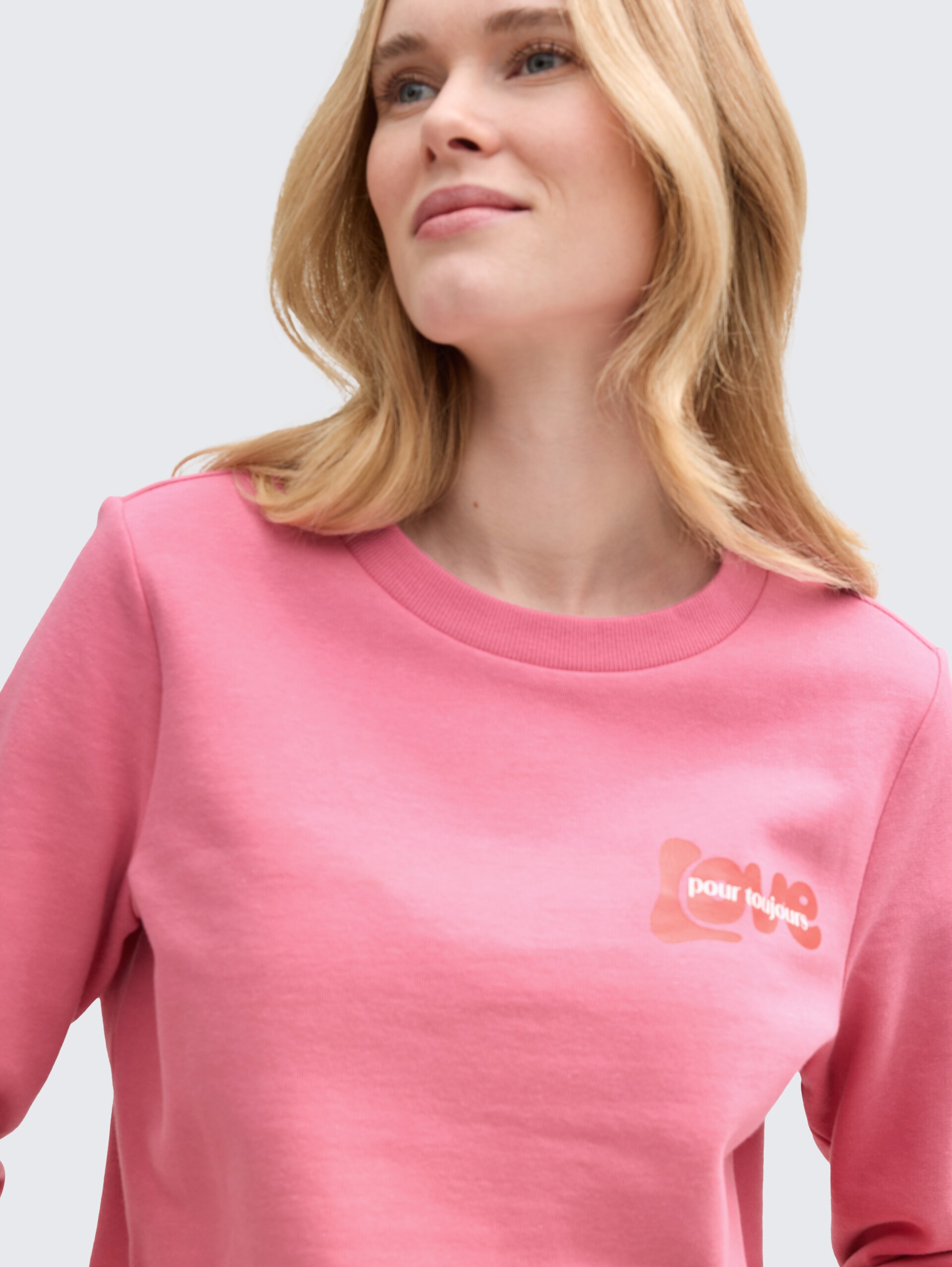 Loose Fit Sweatshirt mit Print - Bright Rose - Detail-Model-Ansicht