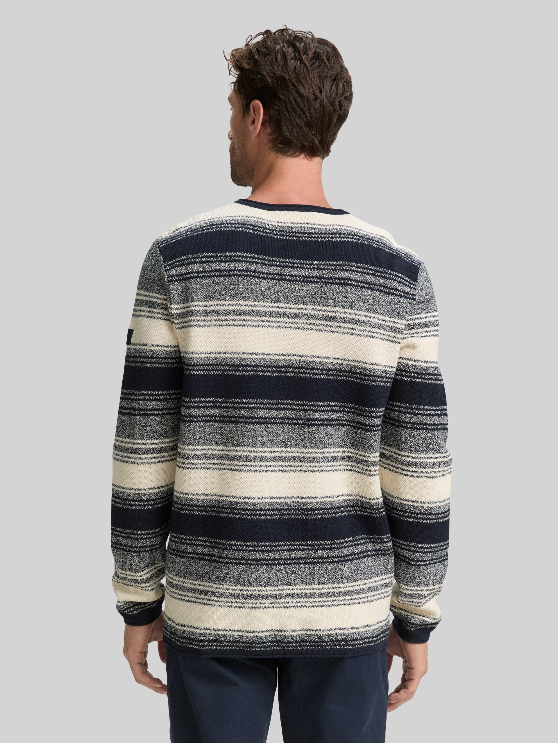 Knitted jumper in a striped pattern - off white navy stripe