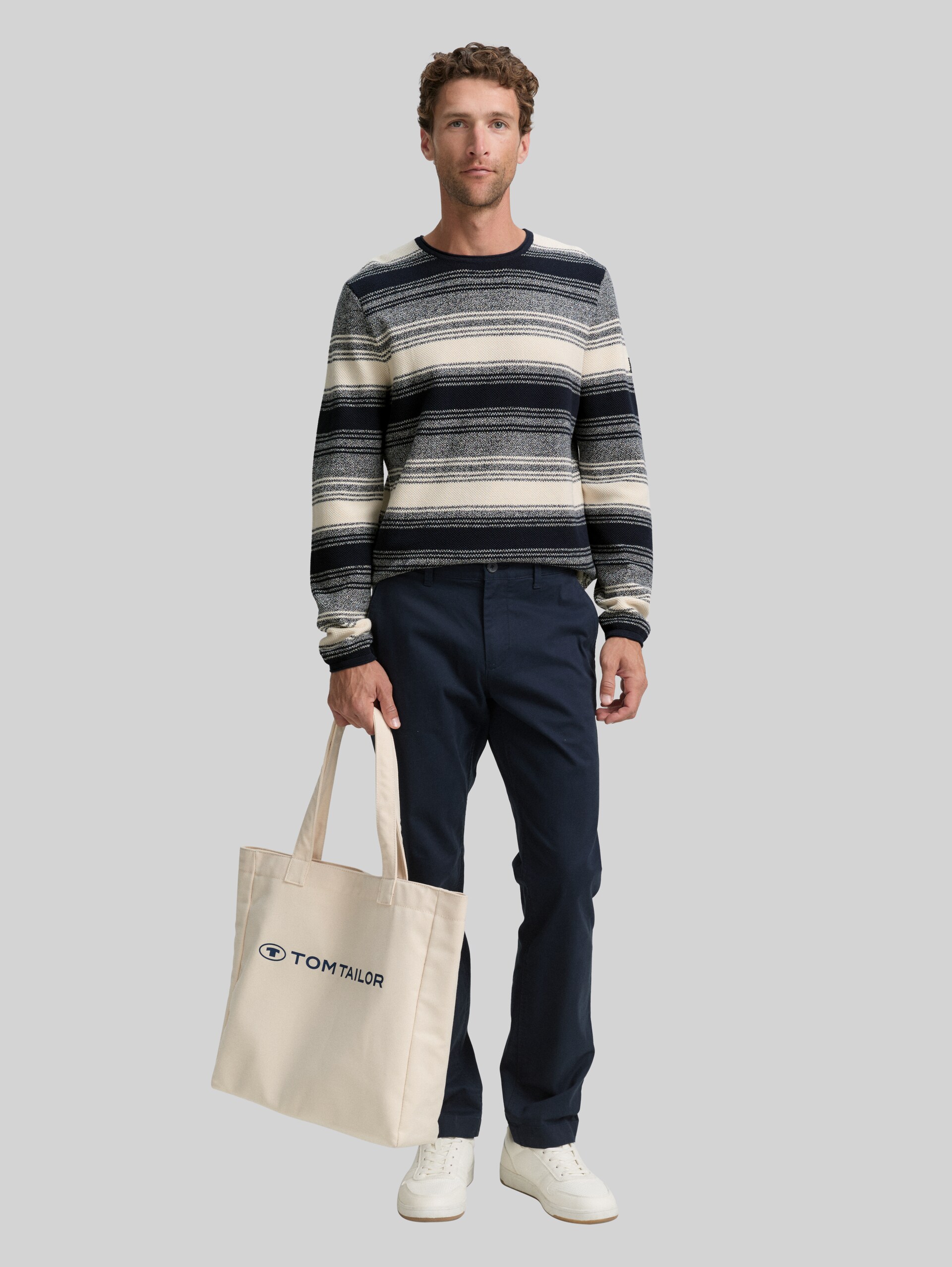 Knitted jumper in a striped pattern - off white navy stripe - Model front view