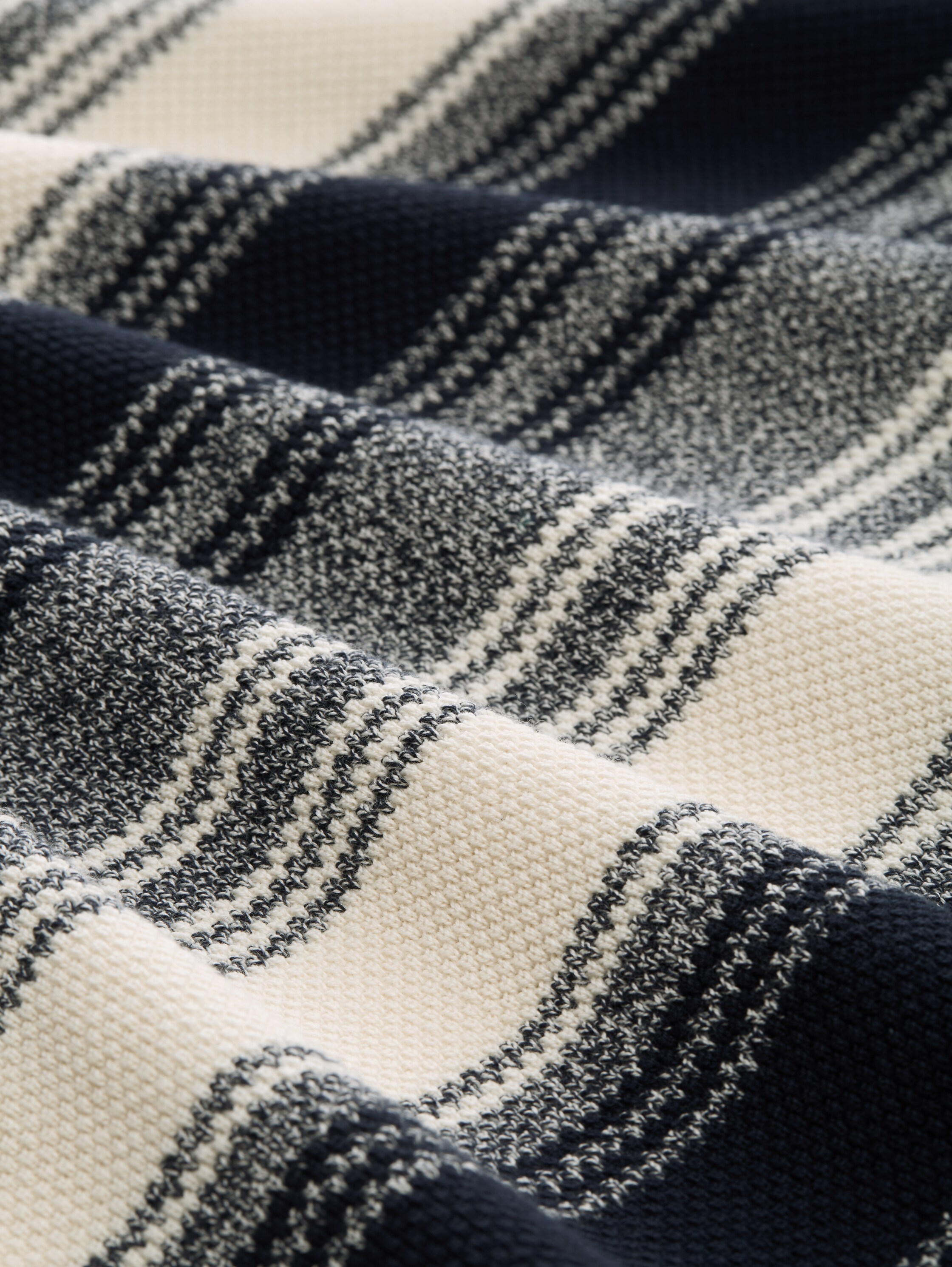 Gebreide trui met streeppatroon - off white navy stripe - Materiaalweergave