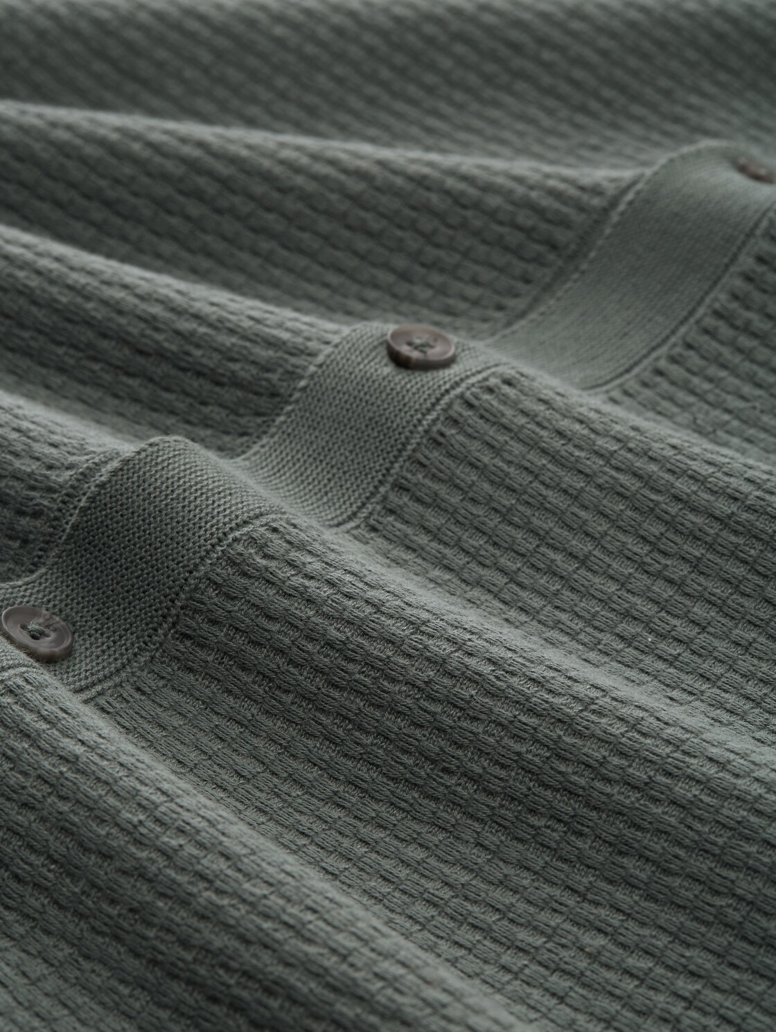 Strick-Poloshirt mit kurzen Ärmeln - washed jasper green - Material-Ansicht