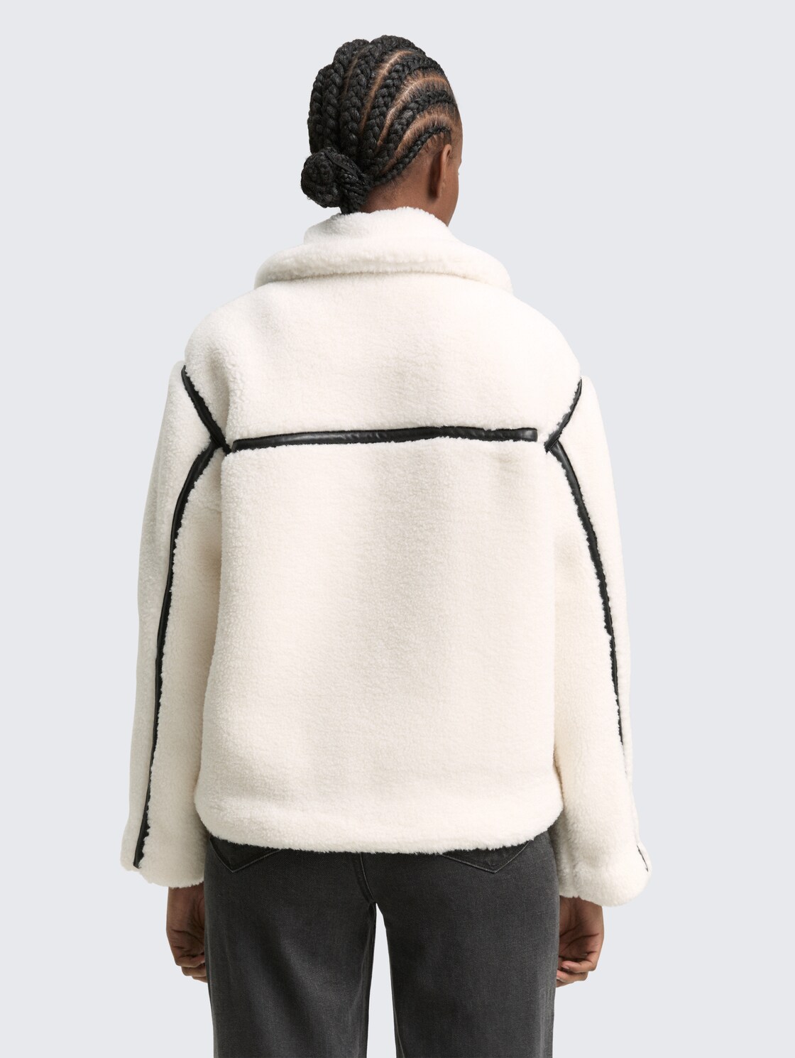 Loose Fit Teddy Jacke - light cream beige - Model-Rückansicht