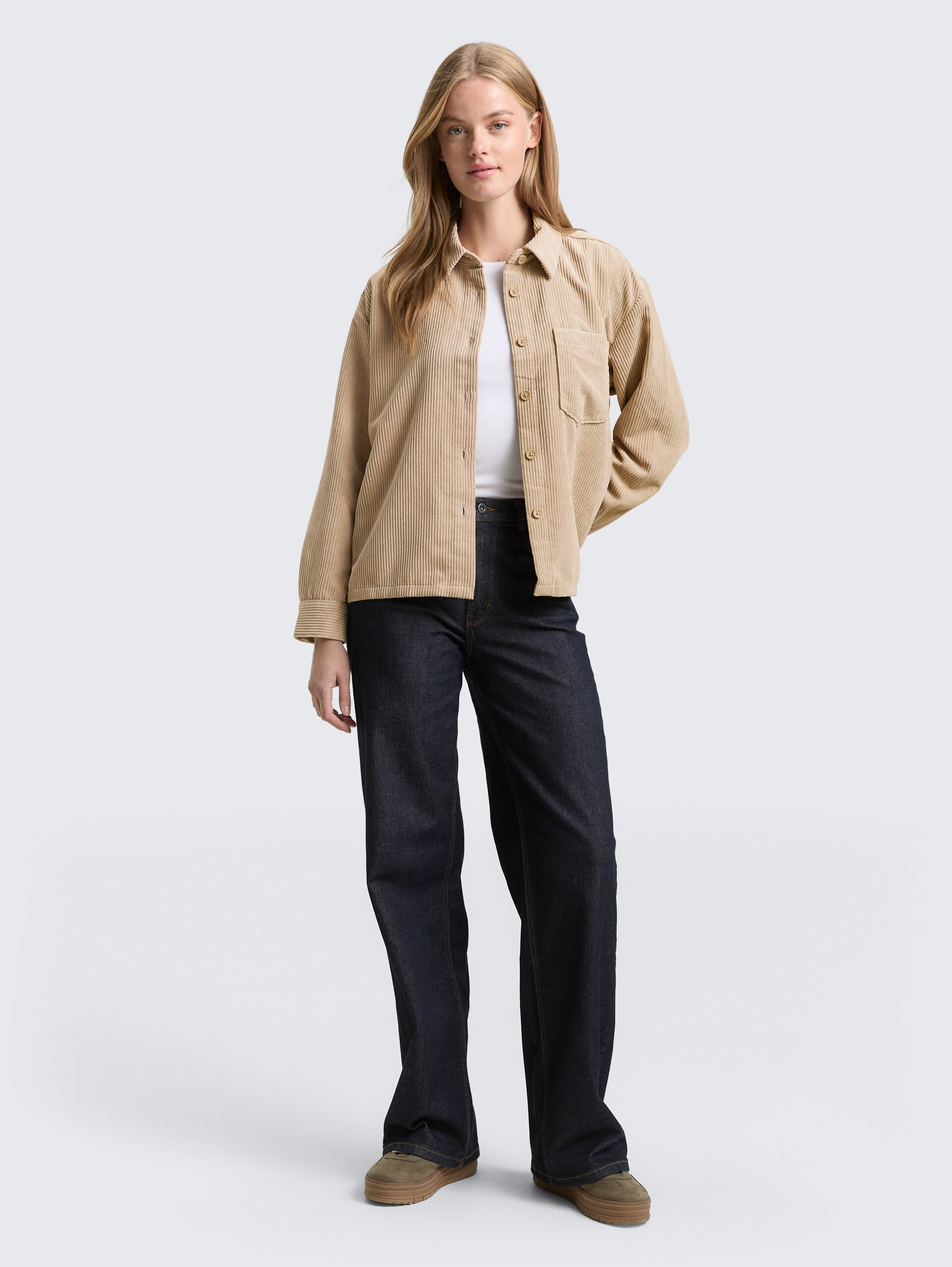 Boxy Fit Cordbluse - tan brown - Model-Vorderansicht