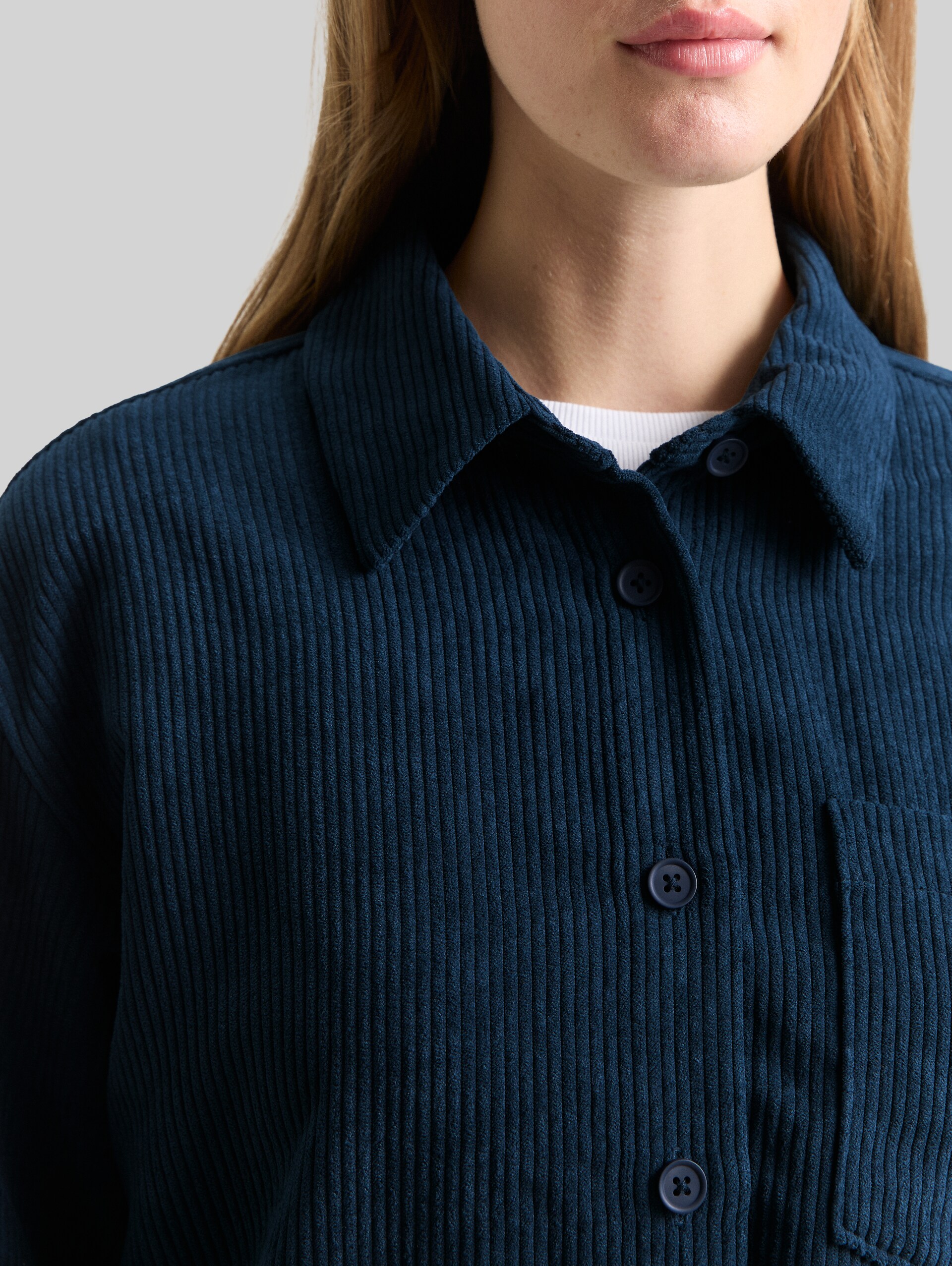 Boxy fit corduroy blouse - dark sea petrol - Detail model view