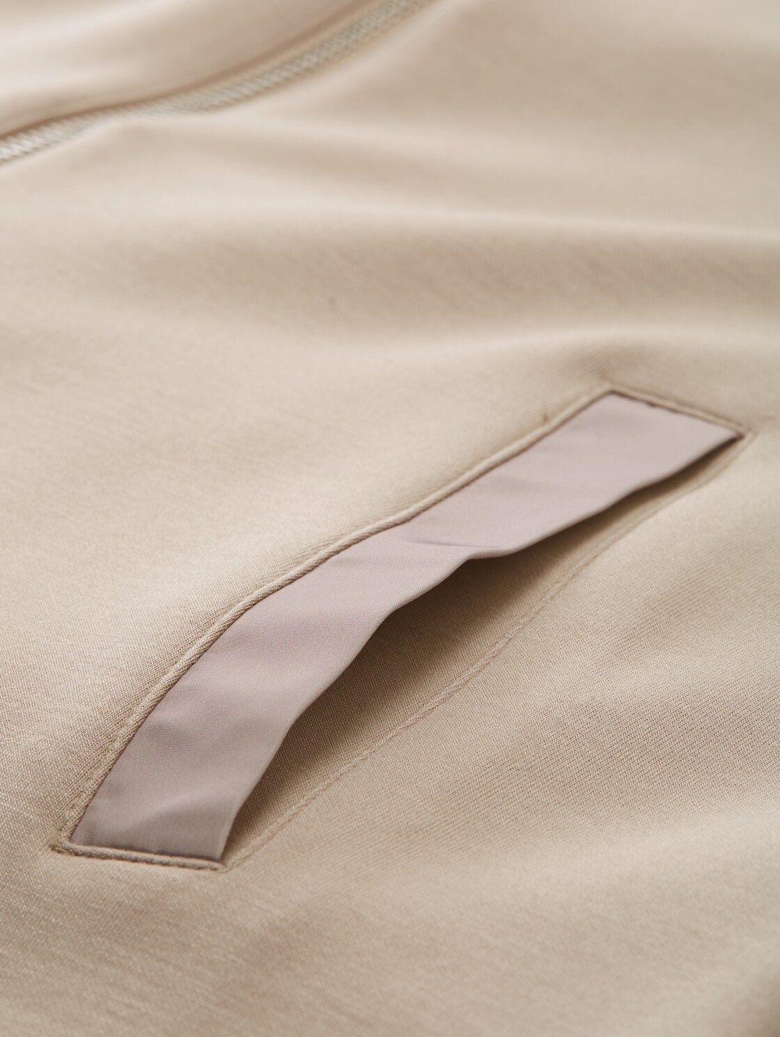 Hoodie Sweatjacke aus Scuba - soft taupe grey - Material-Ansicht