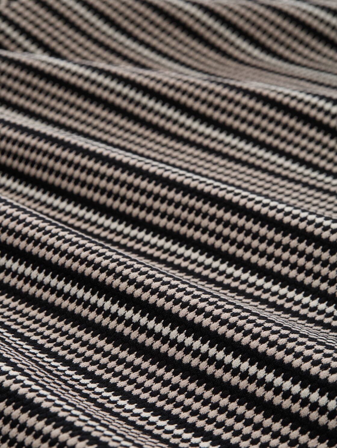 Boxy Fit Jacquard Cardigan - black knit structure stripe - Material-Ansicht