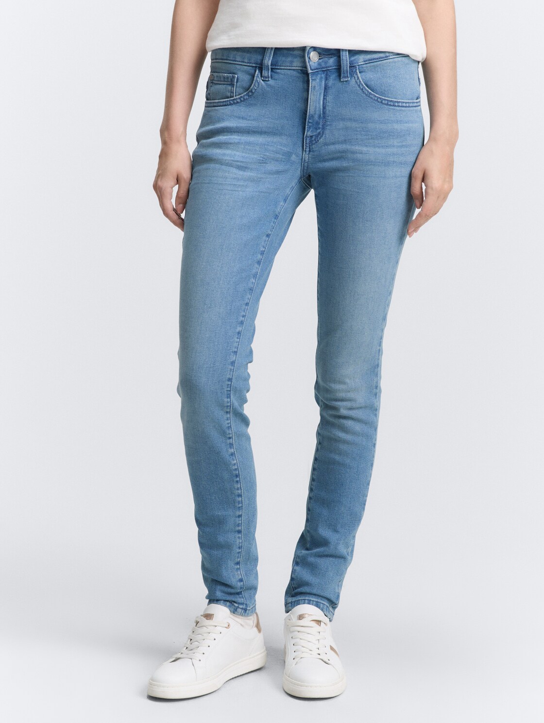 TTLUCIE SKINNY Jeans - Light Stone Blue Denim - Ausschnitt Model-Vorderansicht