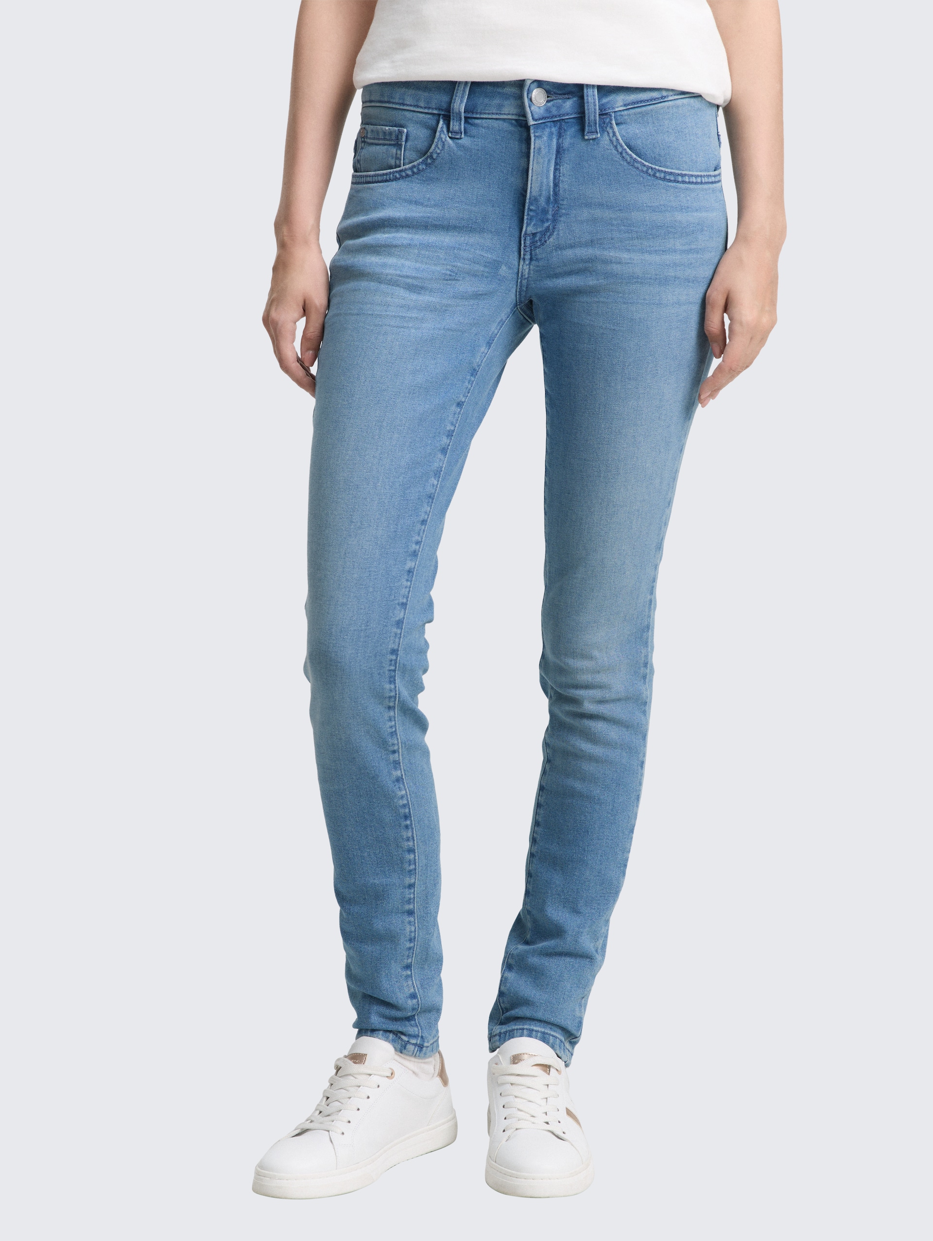 TTLUCIE SKINNY Jeans - Light Stone Blue Denim - Ausschnitt Model-Vorderansicht
