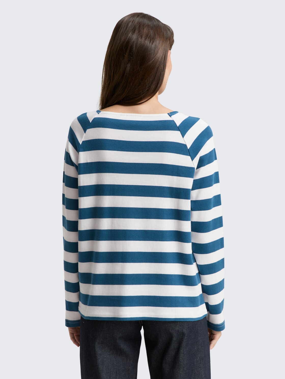 Langarmshirt mit Streifenmuster - petrol blue offwhite stripe - Auschnitt Model-Rückansicht