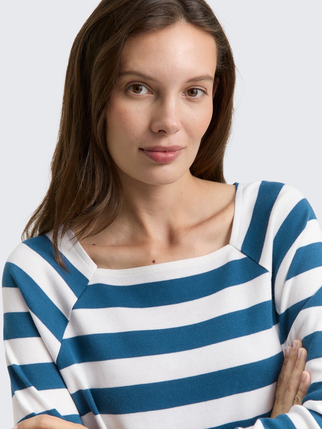 Langarmshirt mit Streifenmuster - petrol blue offwhite stripe - Detail-Model-Ansicht