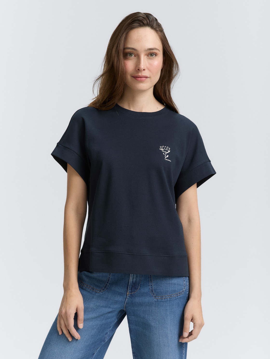 Loose Fit T-Shirt mit Print - Lunar Eclipse - Ausschnitt Model-Vorderansicht