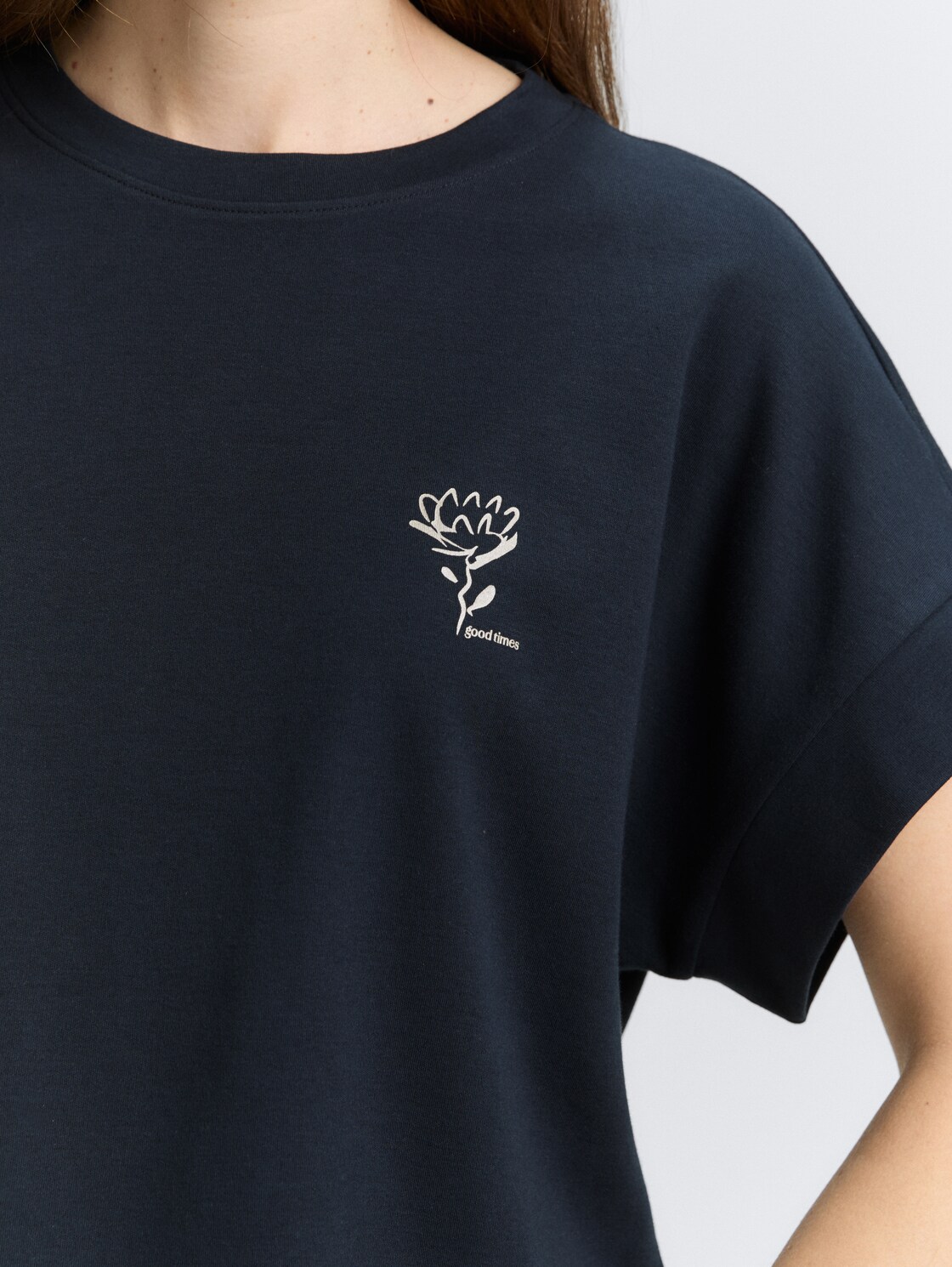 Loose Fit T-Shirt mit Print - Lunar Eclipse - Detail-Model-Ansicht