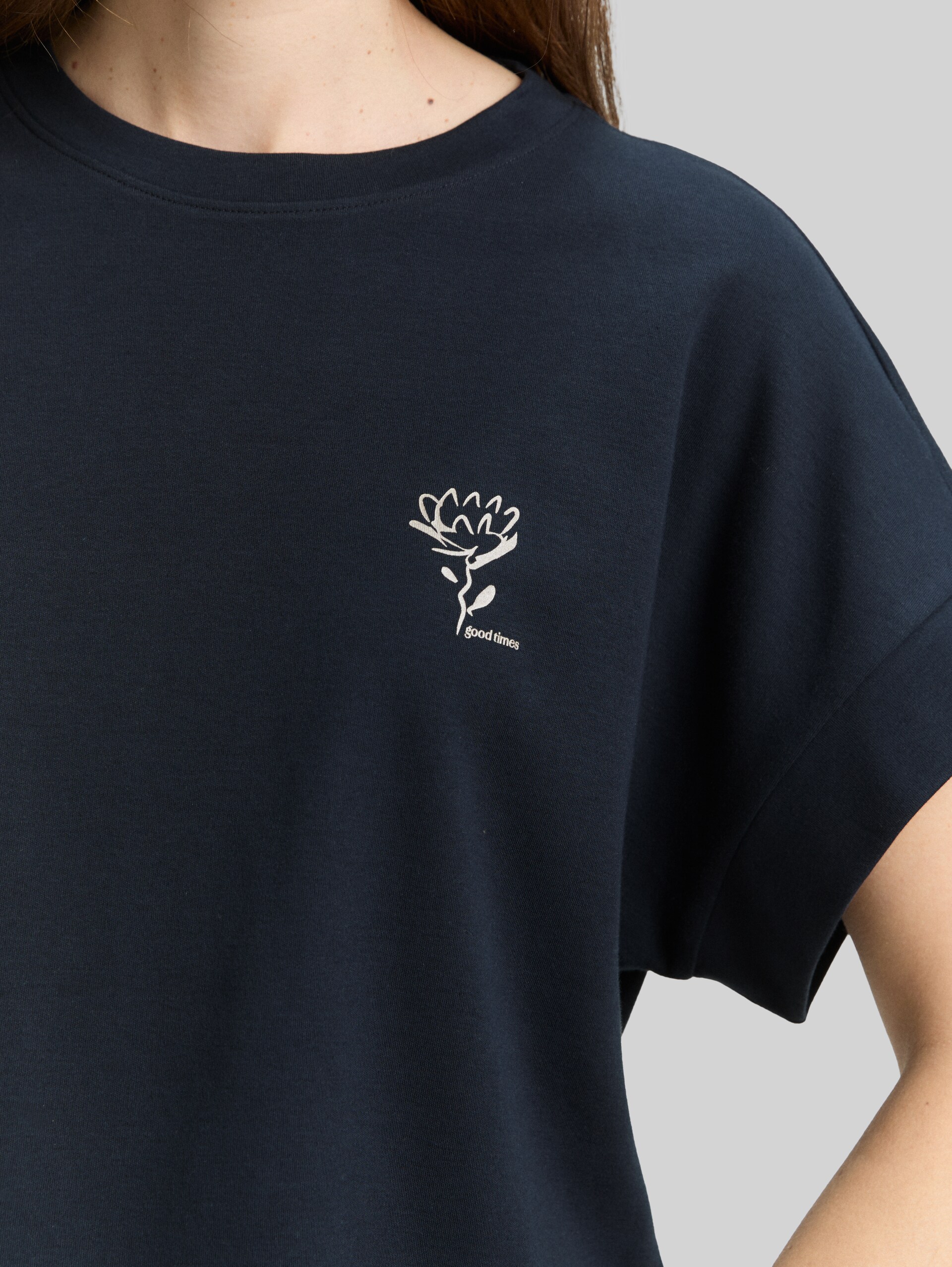 Loose fit T-shirt with print - Lunar Eclipse - Detail model view