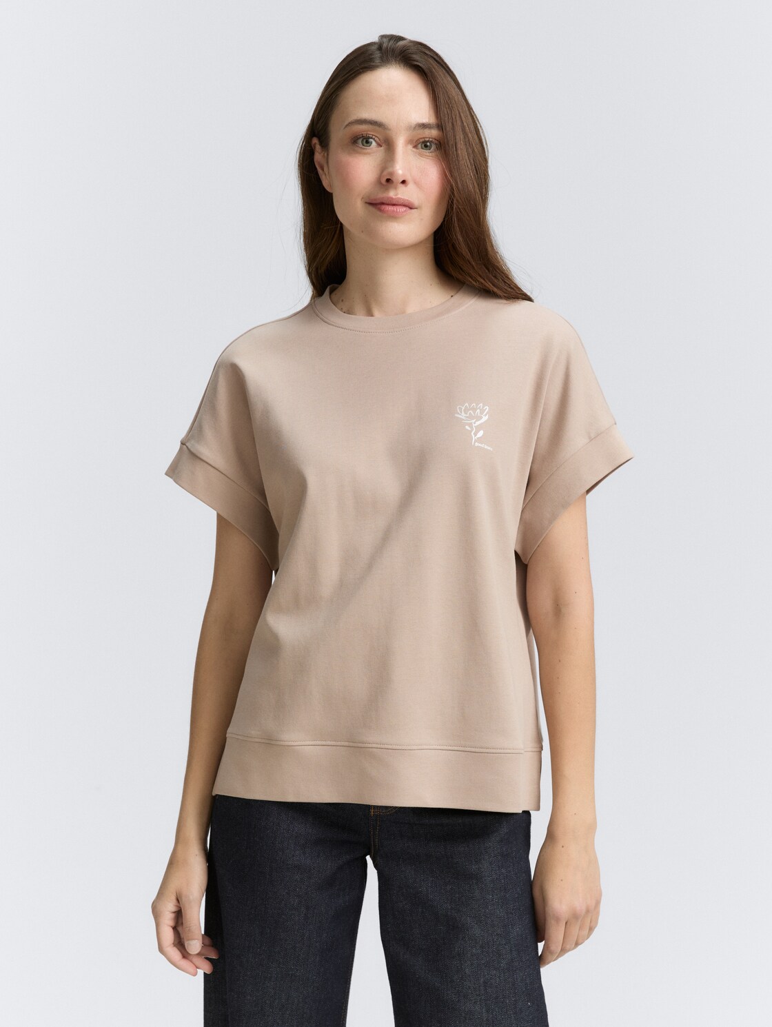 Loose Fit T-Shirt mit Print - soft taupe grey - Ausschnitt Model-Vorderansicht