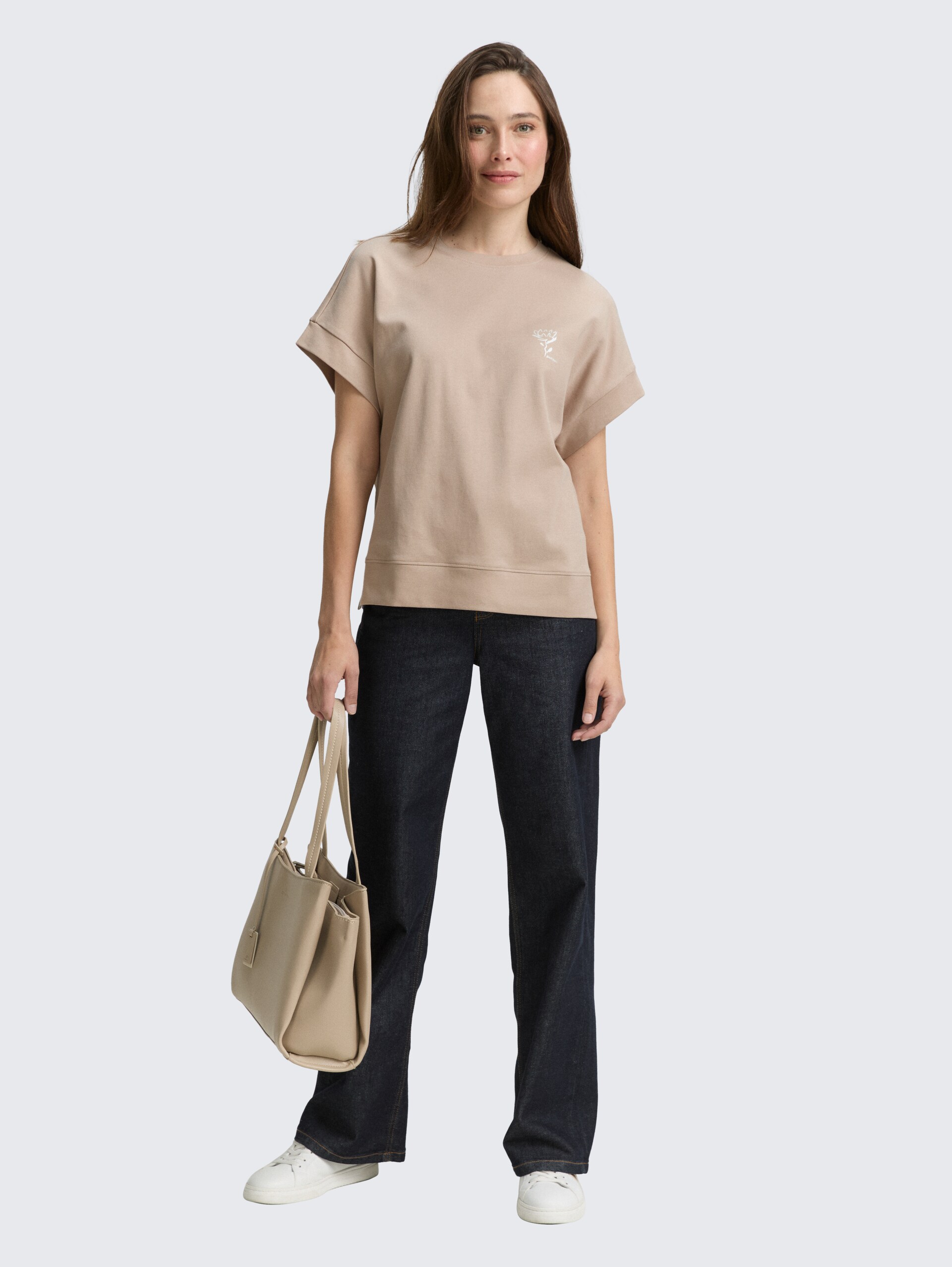 Loose Fit T-Shirt mit Print - soft taupe grey - Model-Vorderansicht