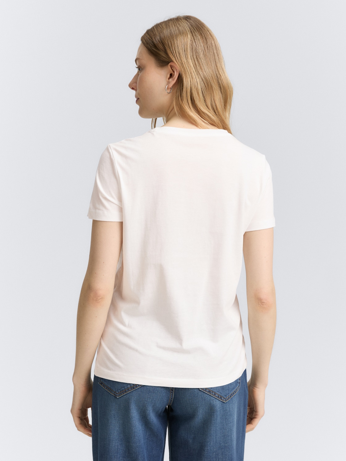 T-Shirt mit Print - Whisper White - Auschnitt Model-Rückansicht