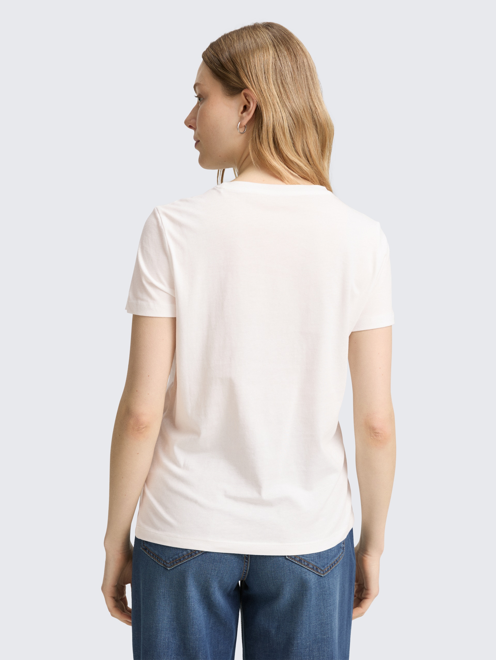 T-Shirt mit Print - Whisper White - Auschnitt Model-Rückansicht